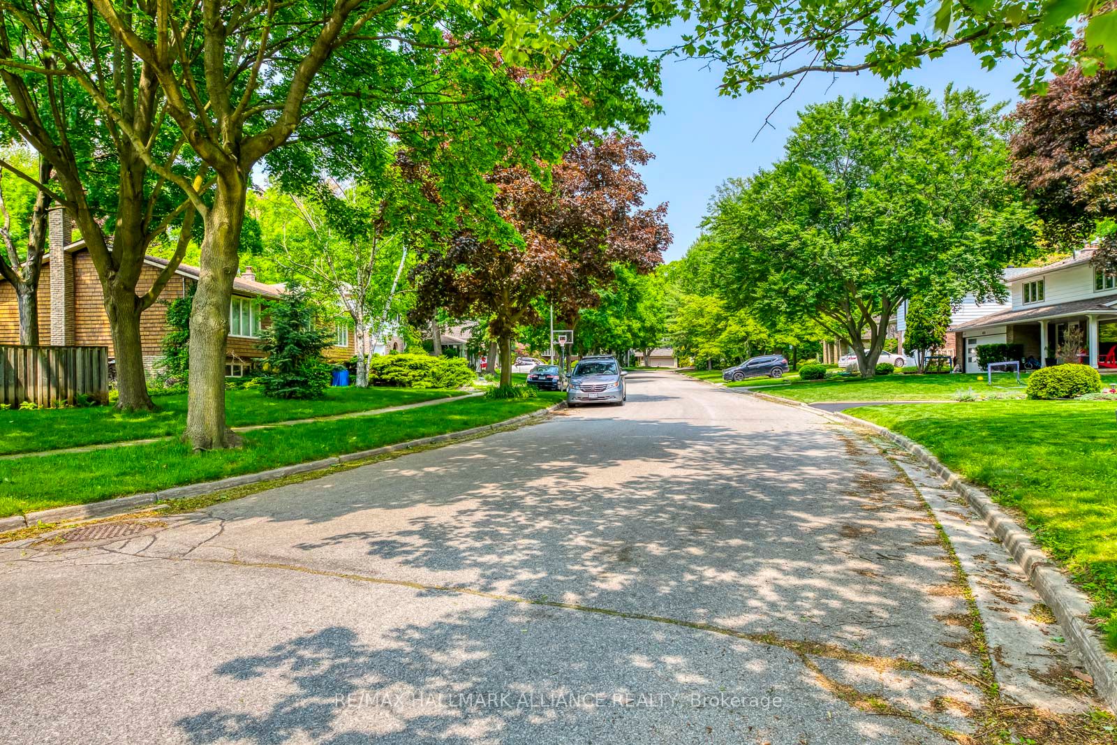 455 Canterbury Crescent Property Photo 6