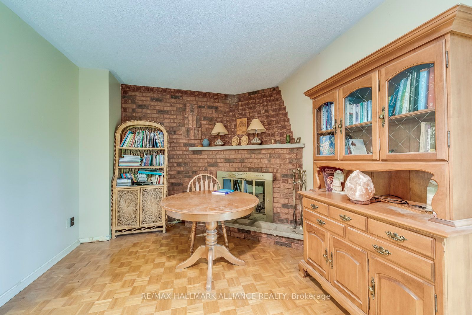 455 Canterbury Crescent Property Photo 10