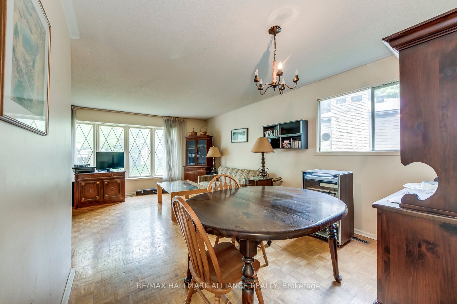 455 Canterbury Crescent Property Photo 16