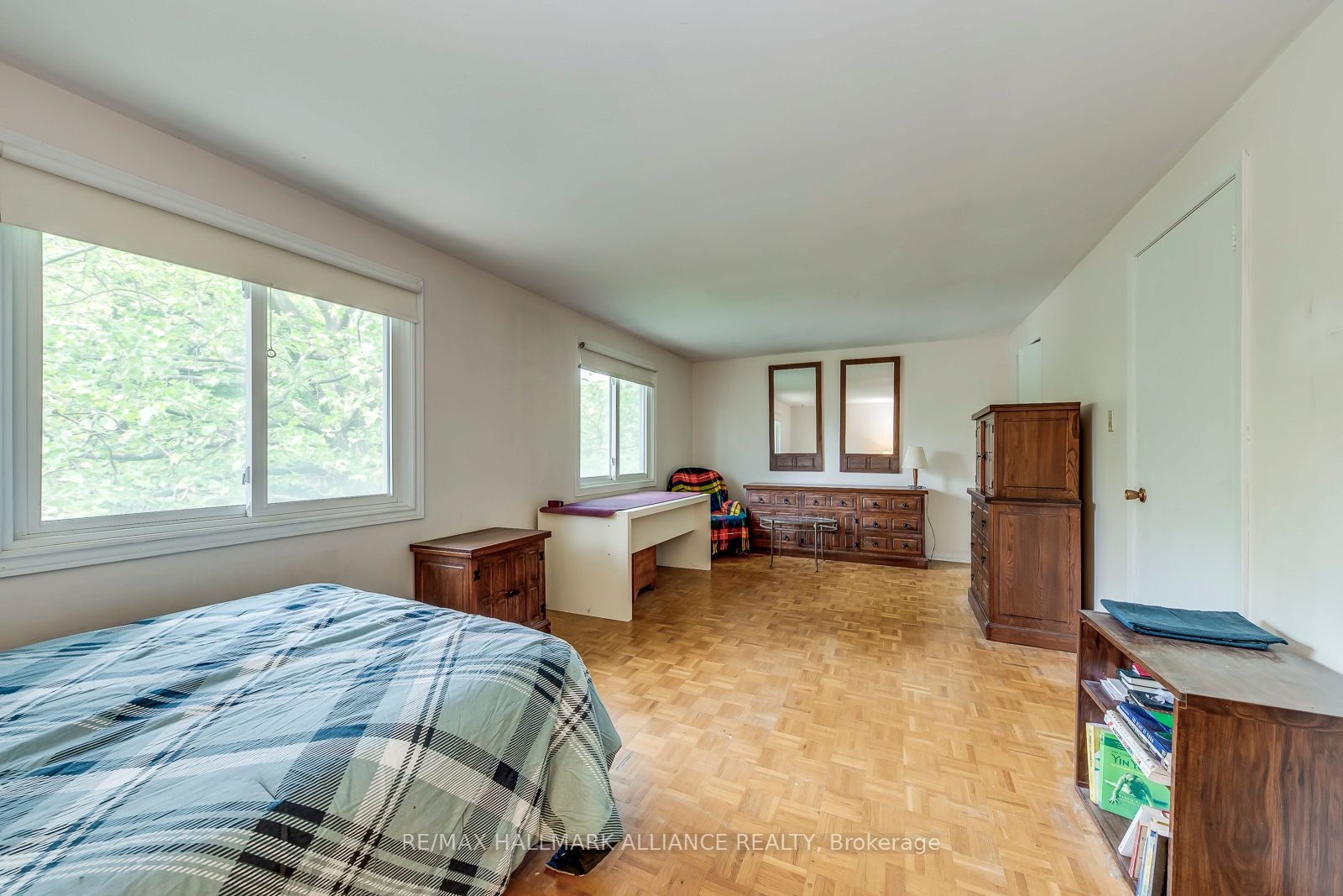 455 Canterbury Crescent Property Photo 18