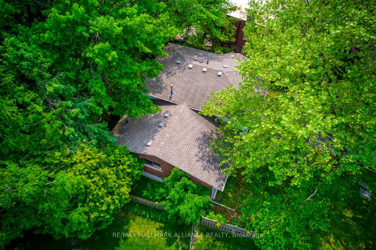 455 Canterbury Crescent Property Photo 27