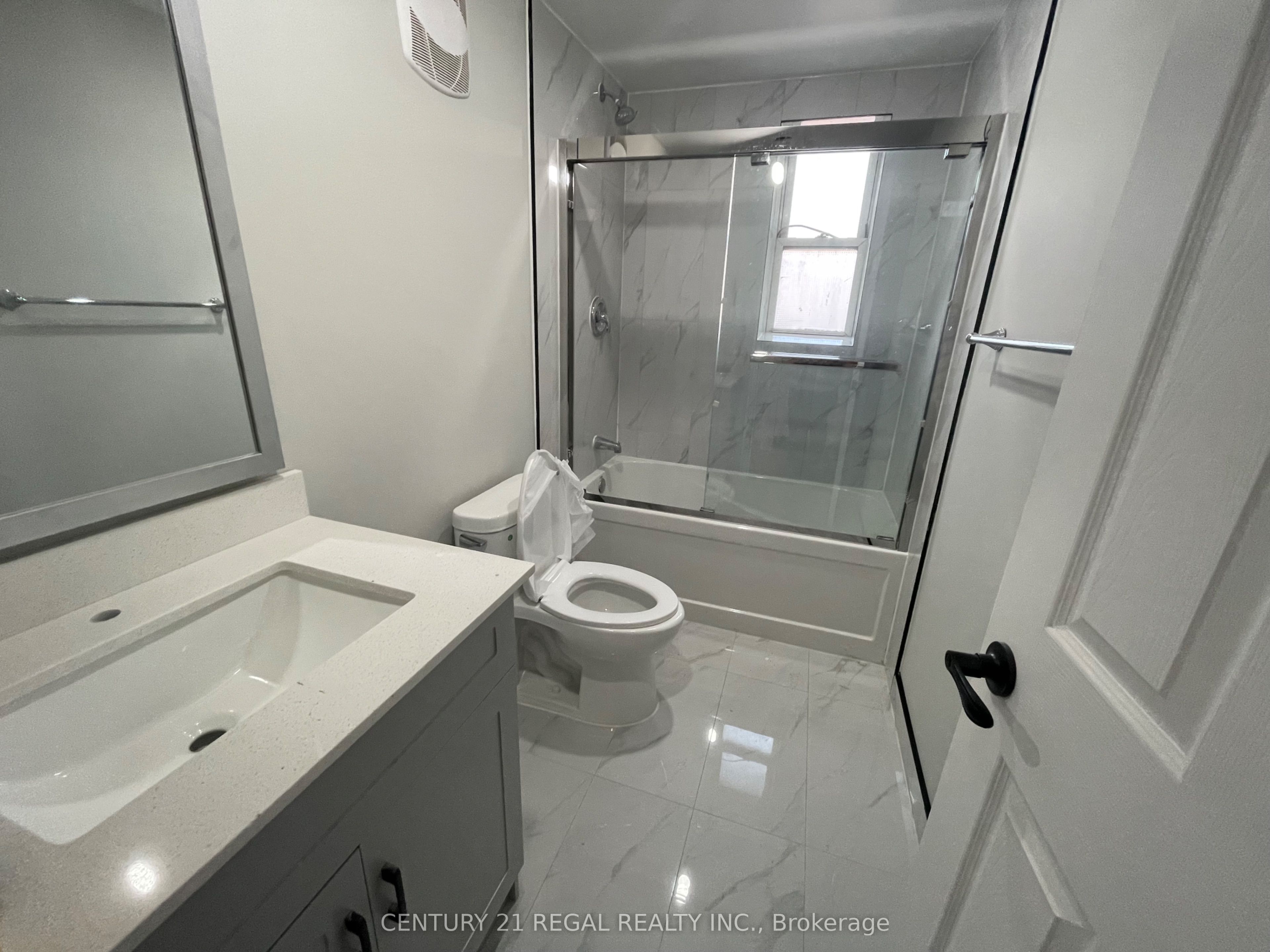 215 Queen Street S 215 B Property Photo 8