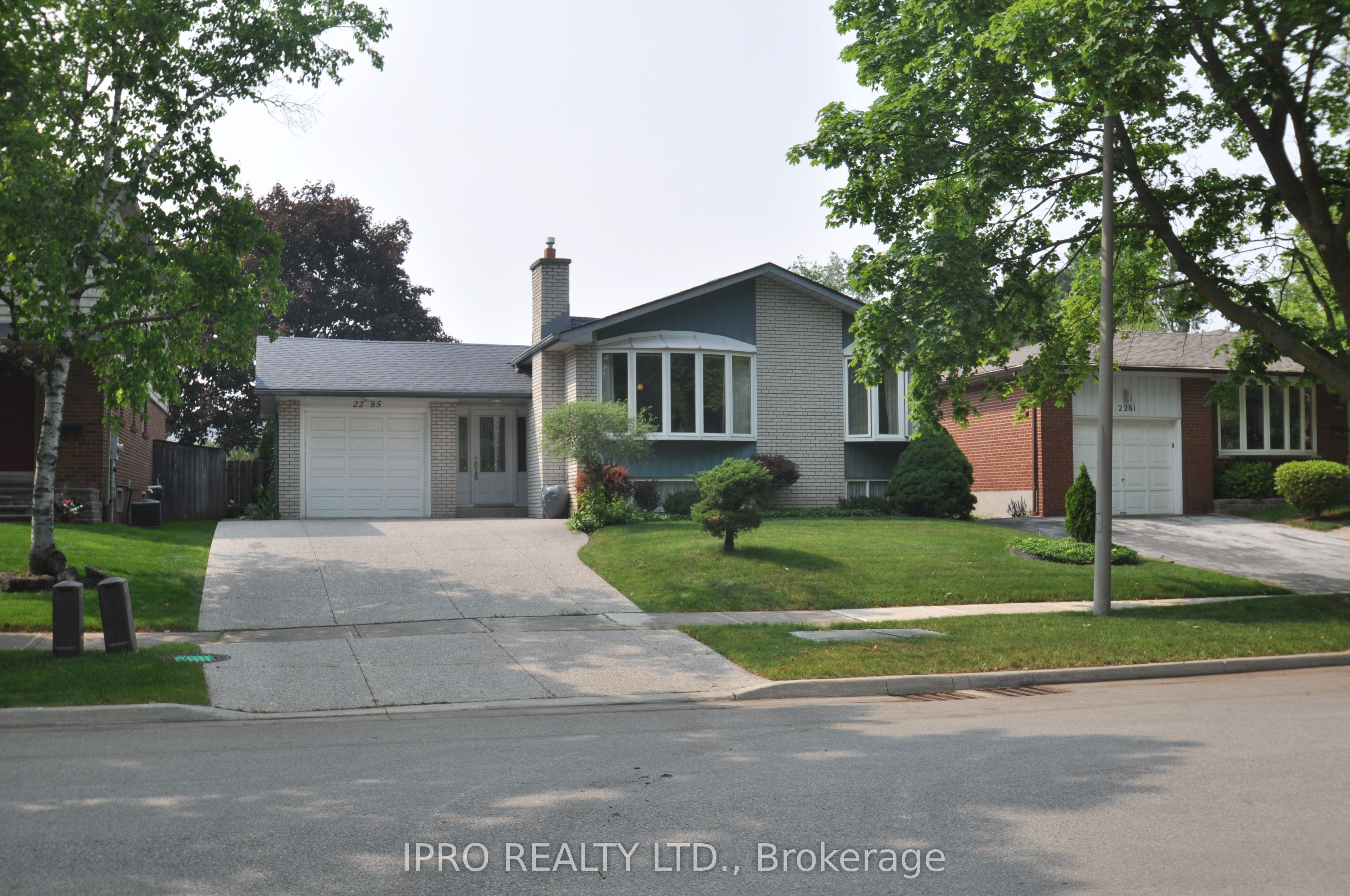 2285 Wyandotte Drive Property Photo 1
