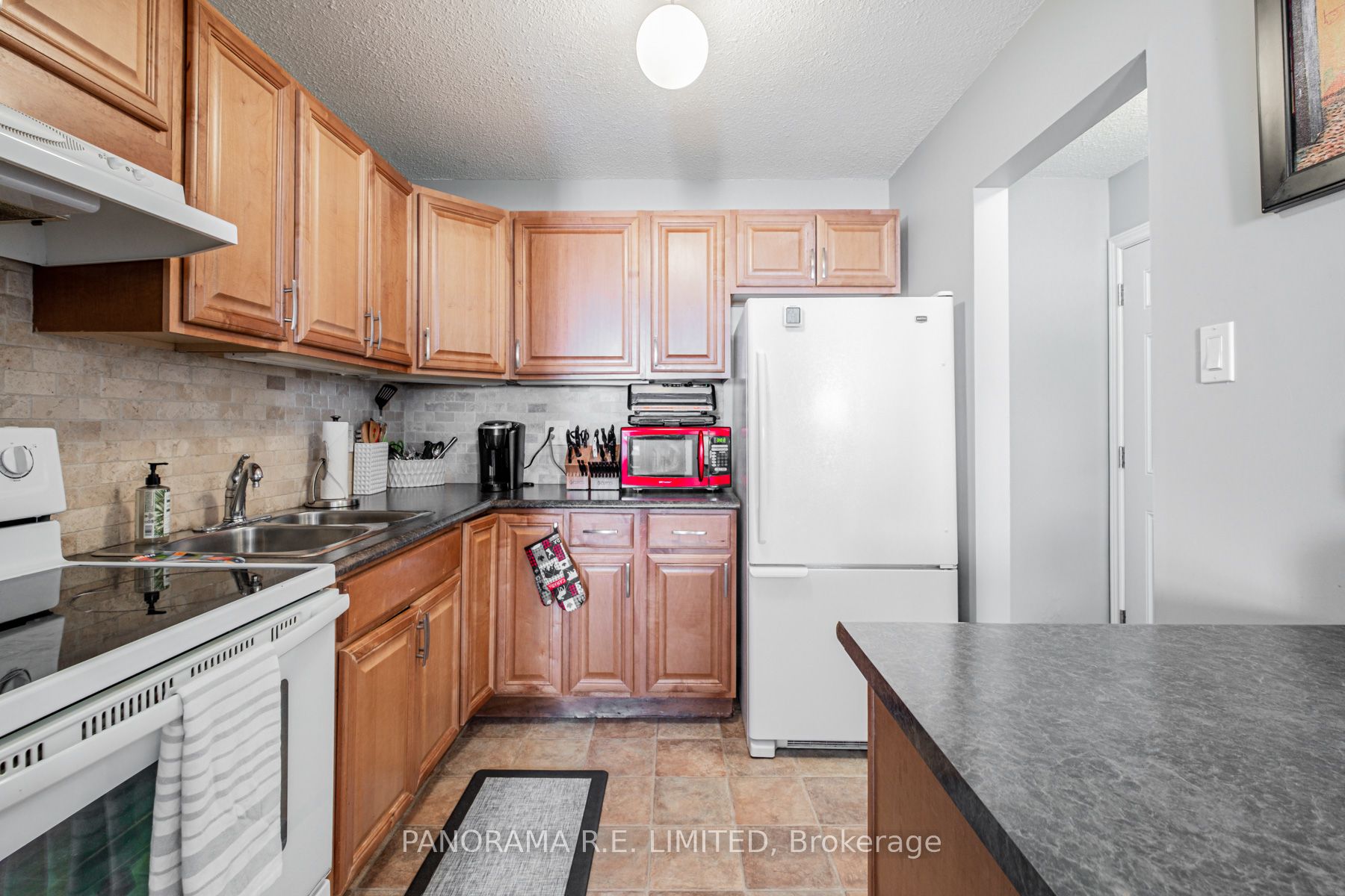 #1 - 3814a Bloor Street Property Photo 5