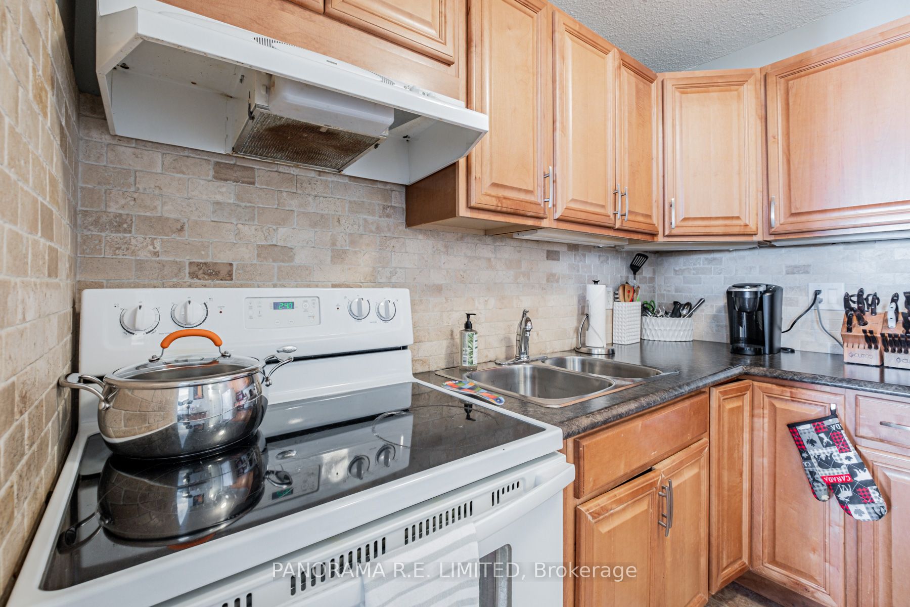#1 - 3814a Bloor Street Property Photo 6