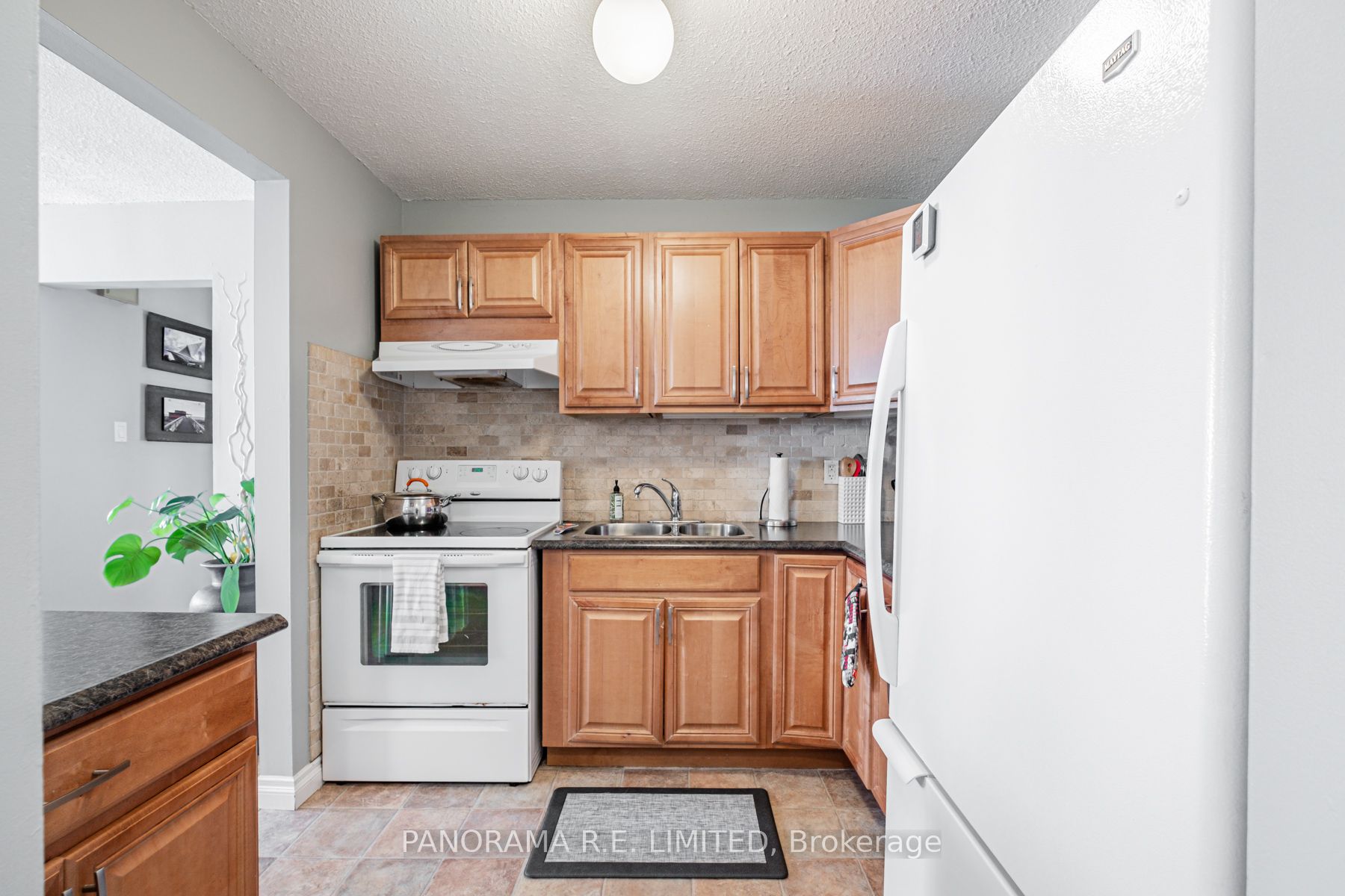 #1 - 3814a Bloor Street Property Photo 8