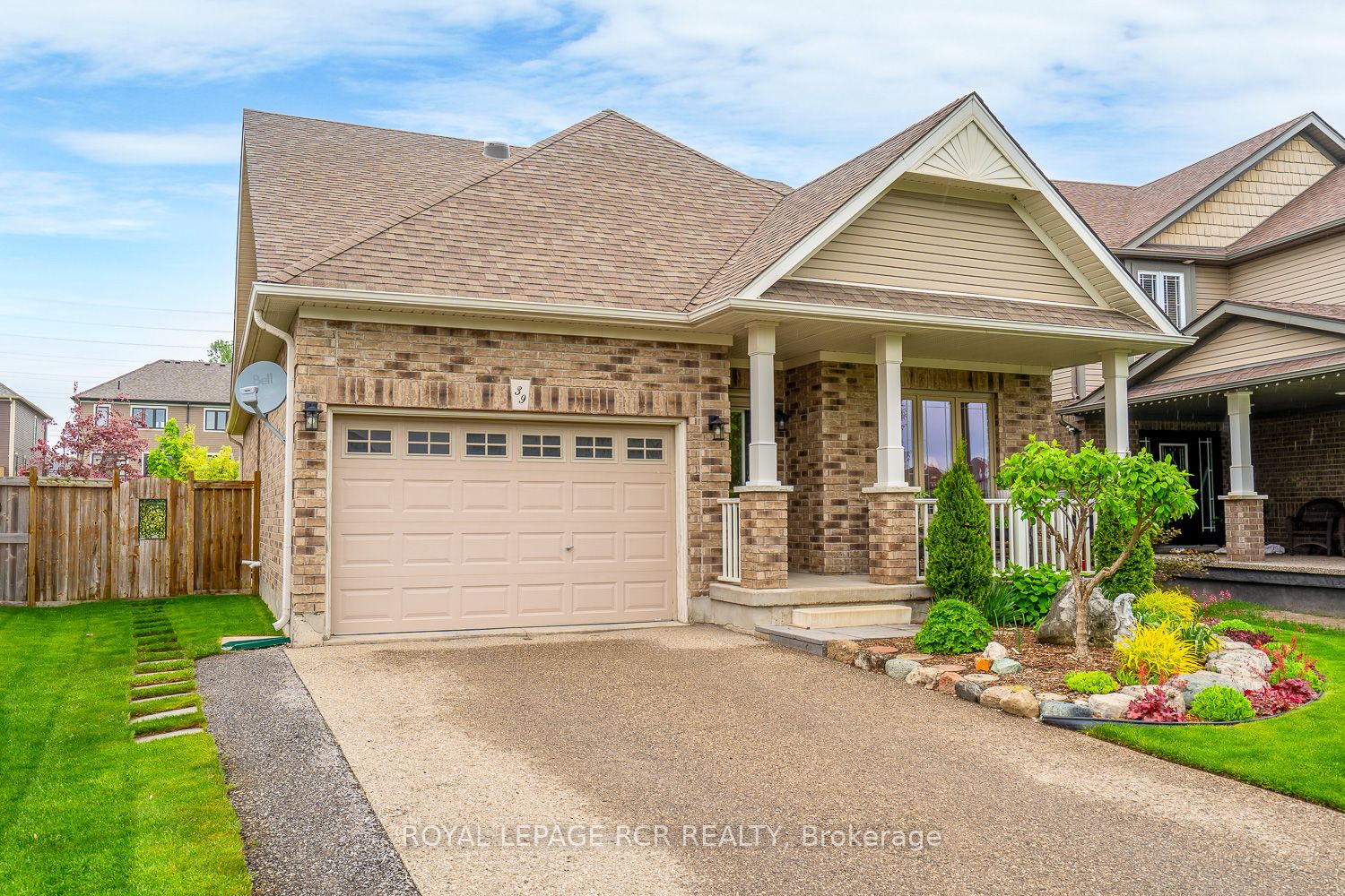 39 Dinnick Crescent Property Photo 1