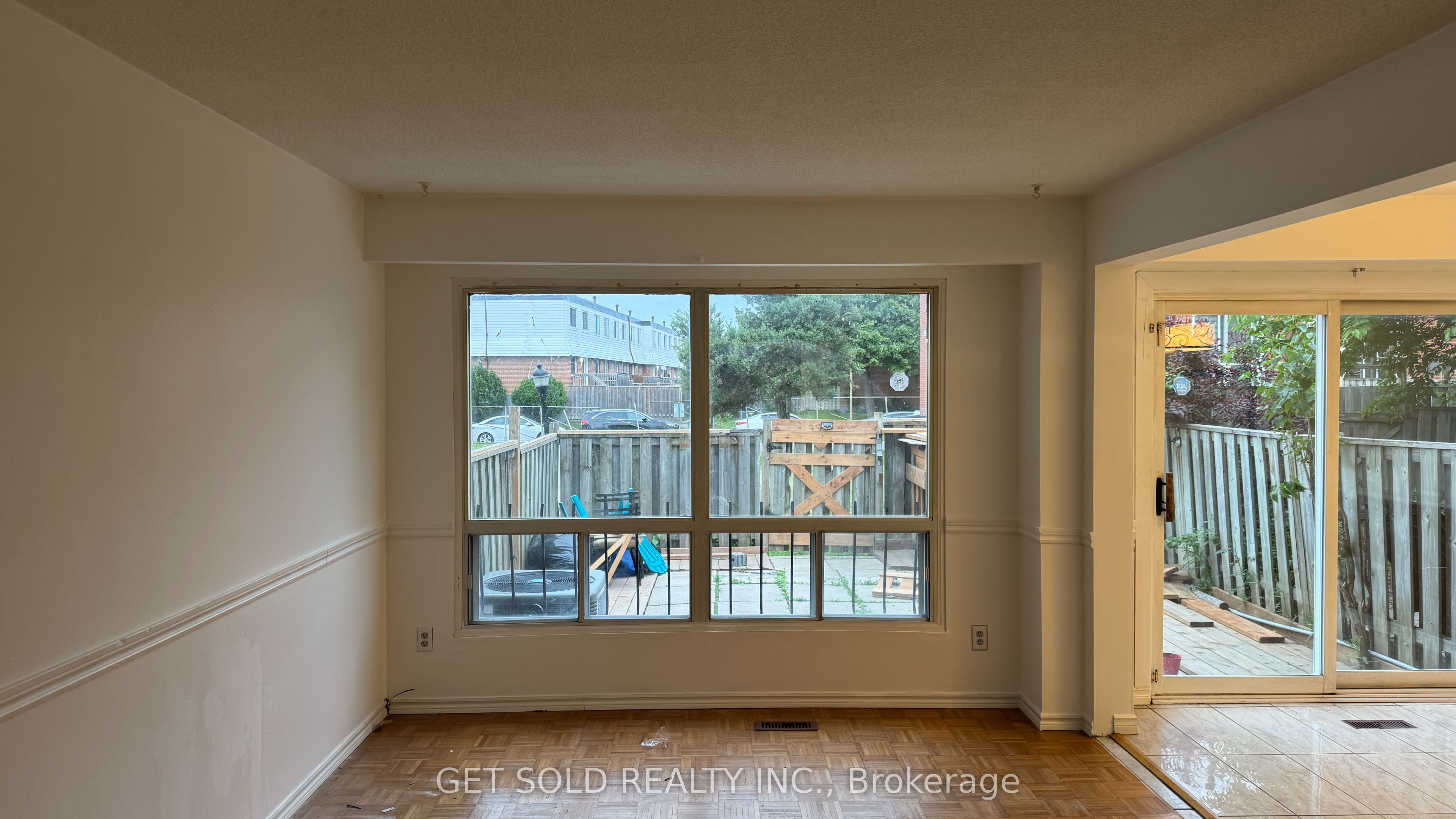 7560 Goreway Drive 30 Property Photo 3