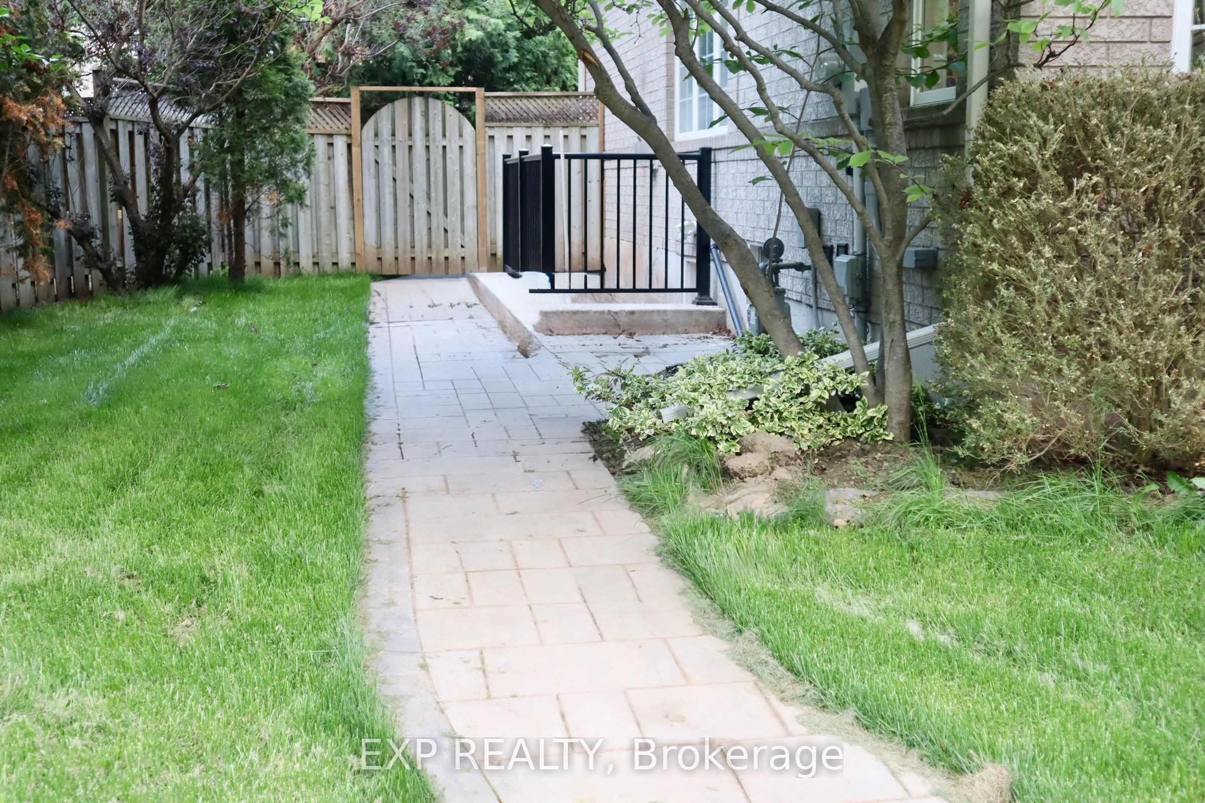 1300 Ridgebank Drive Lower Property Photo 15