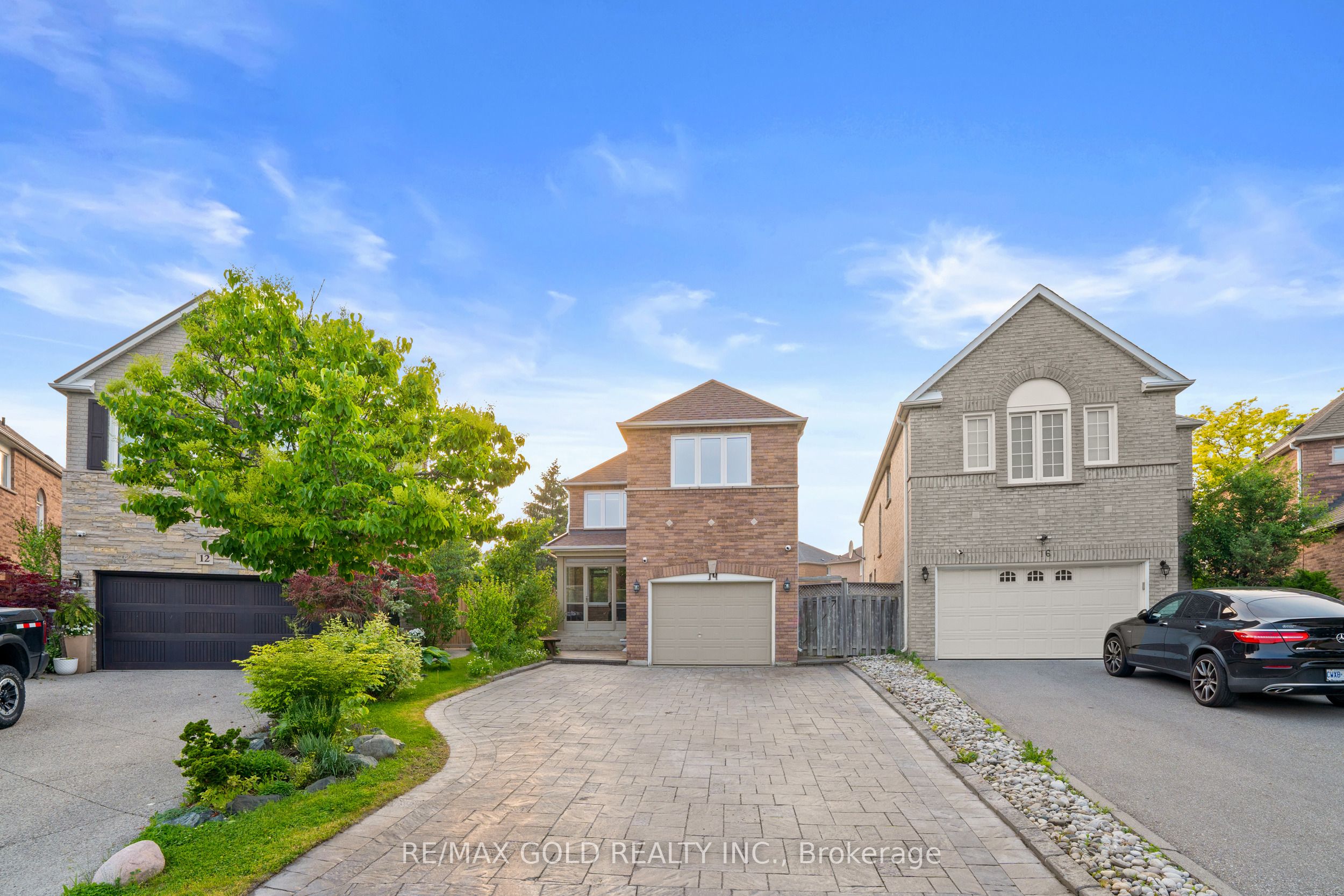 14 Twisted Oak Street Property Photo 1