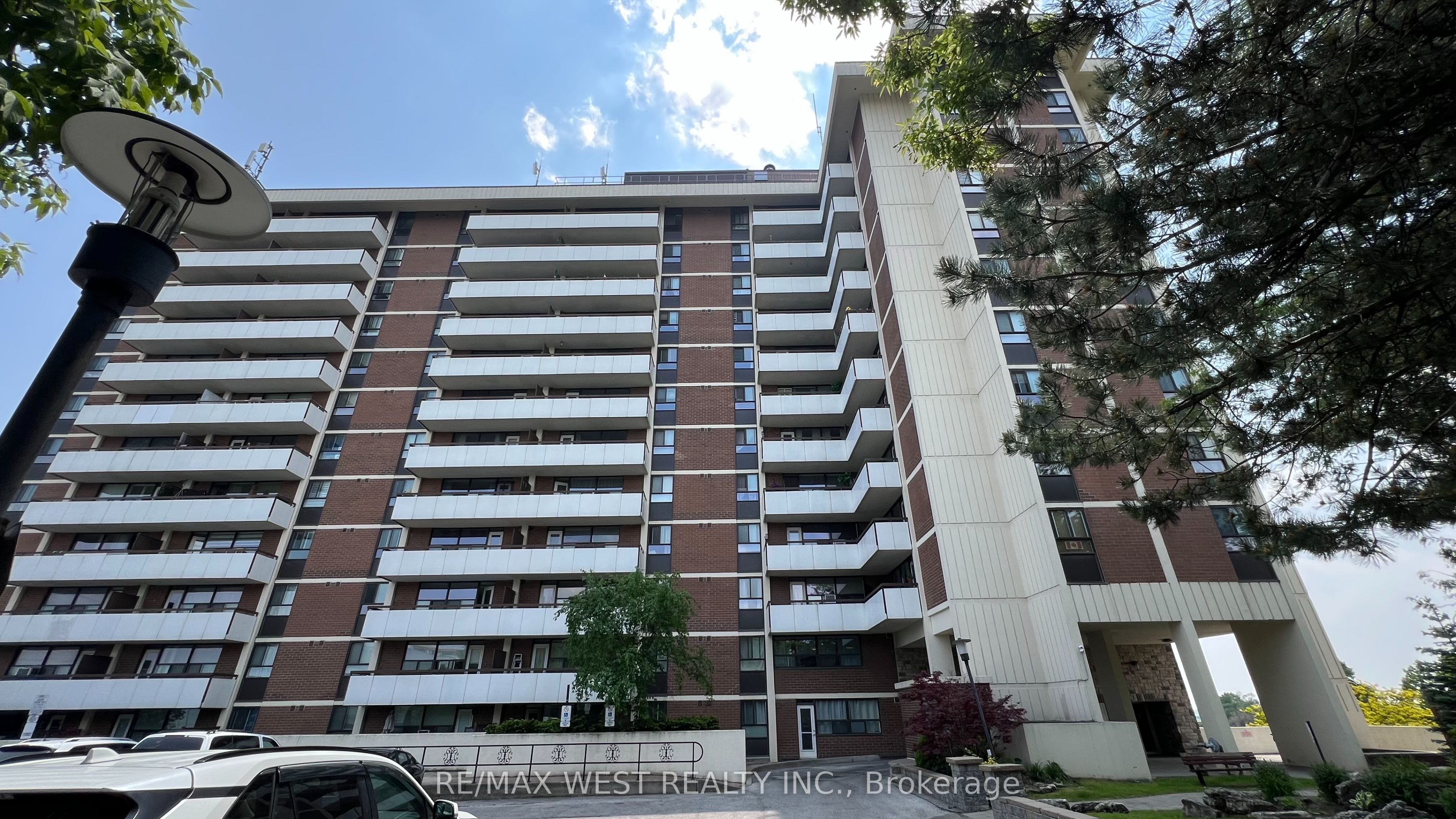 #405 - 541 Blackthorn Avenue Property Photo 1
