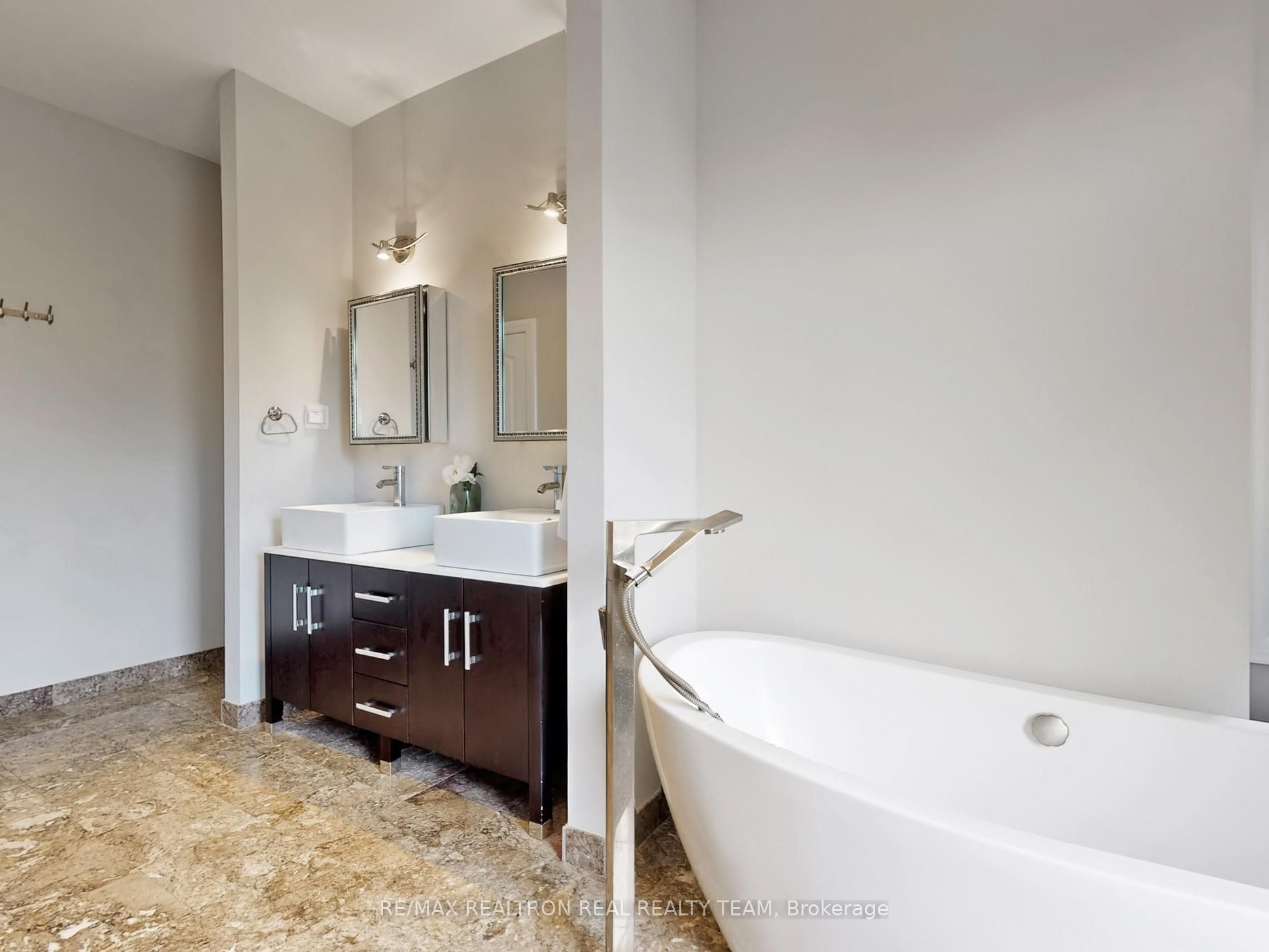 72 Burrows Avenue Property Photo 22