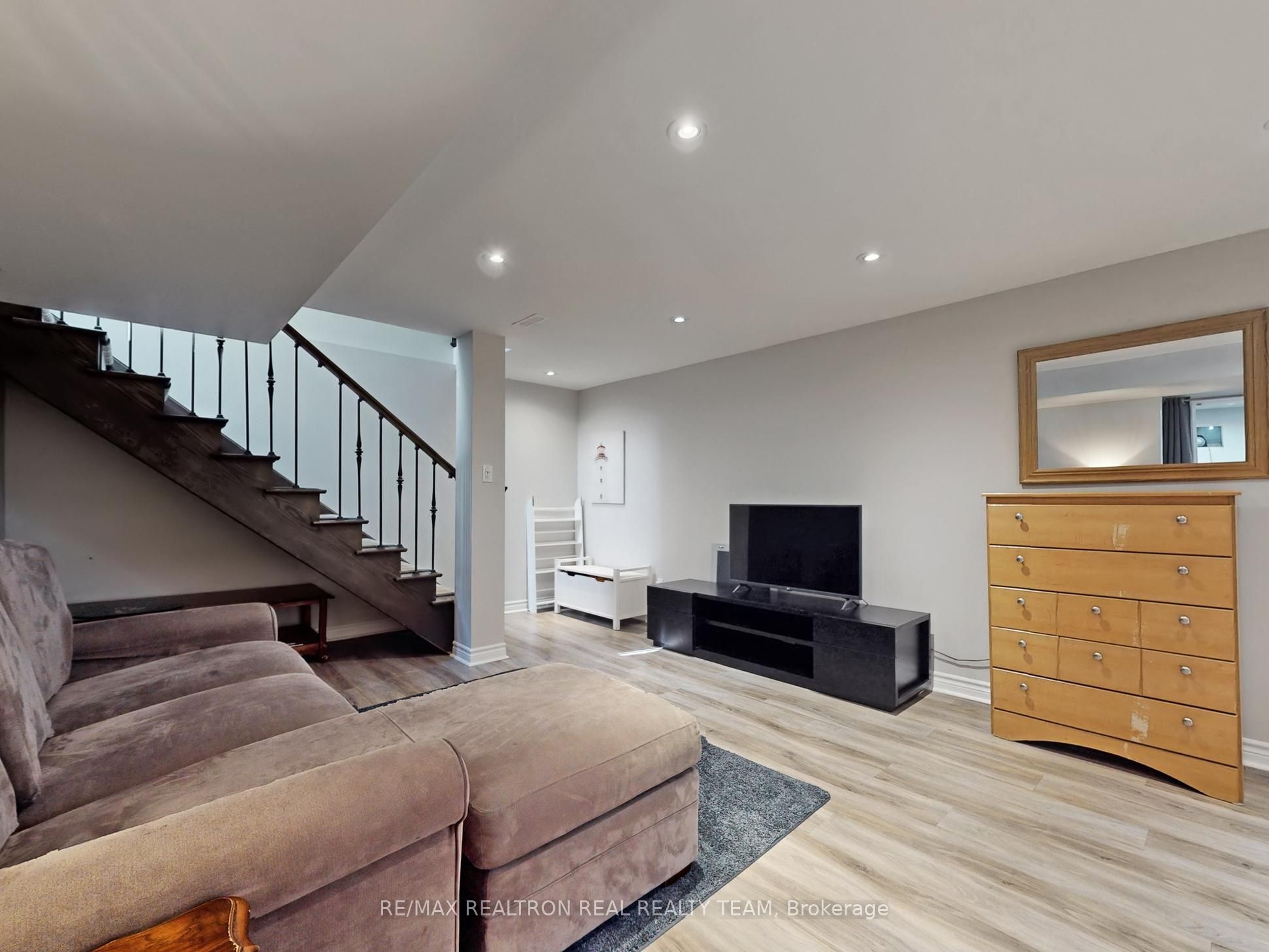 72 Burrows Avenue Property Photo 40