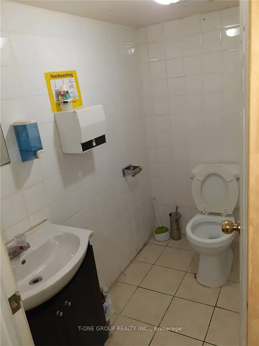 2635 Eglinton Avenue W Property Photo 7