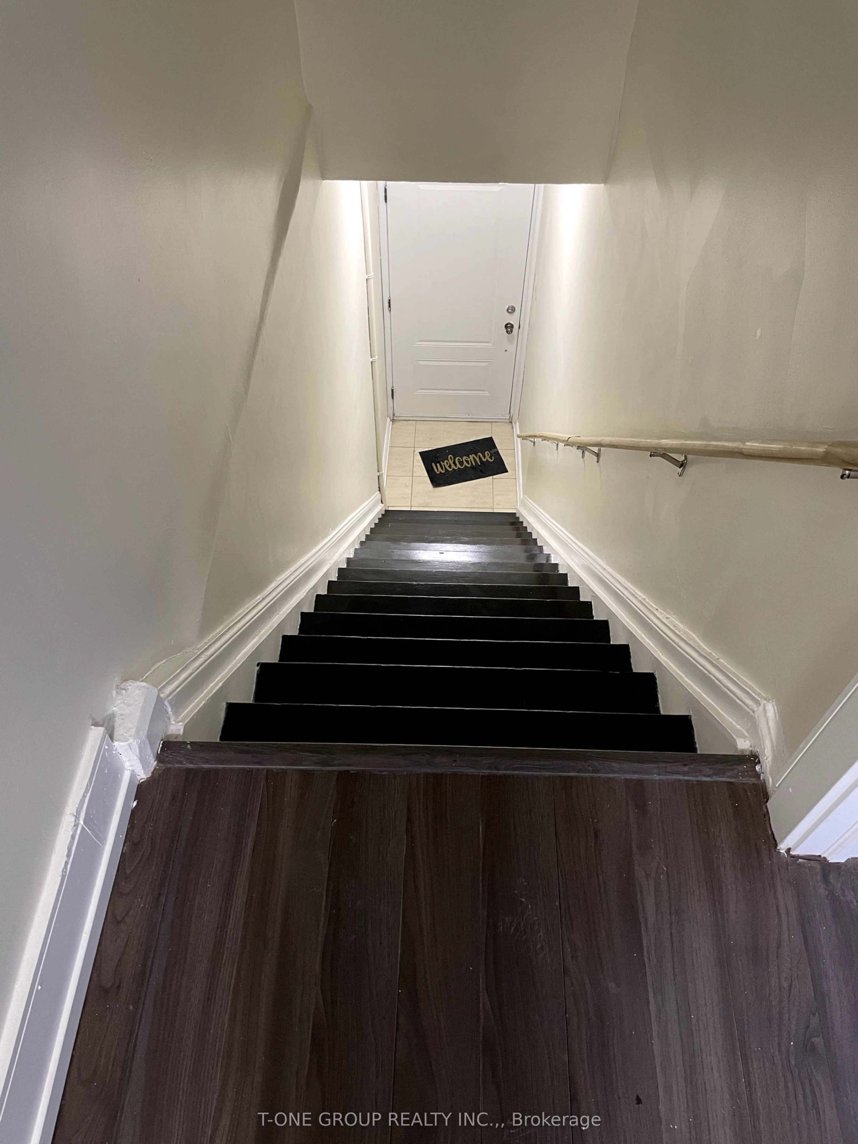 2635 Eglinton Avenue W Property Photo 8