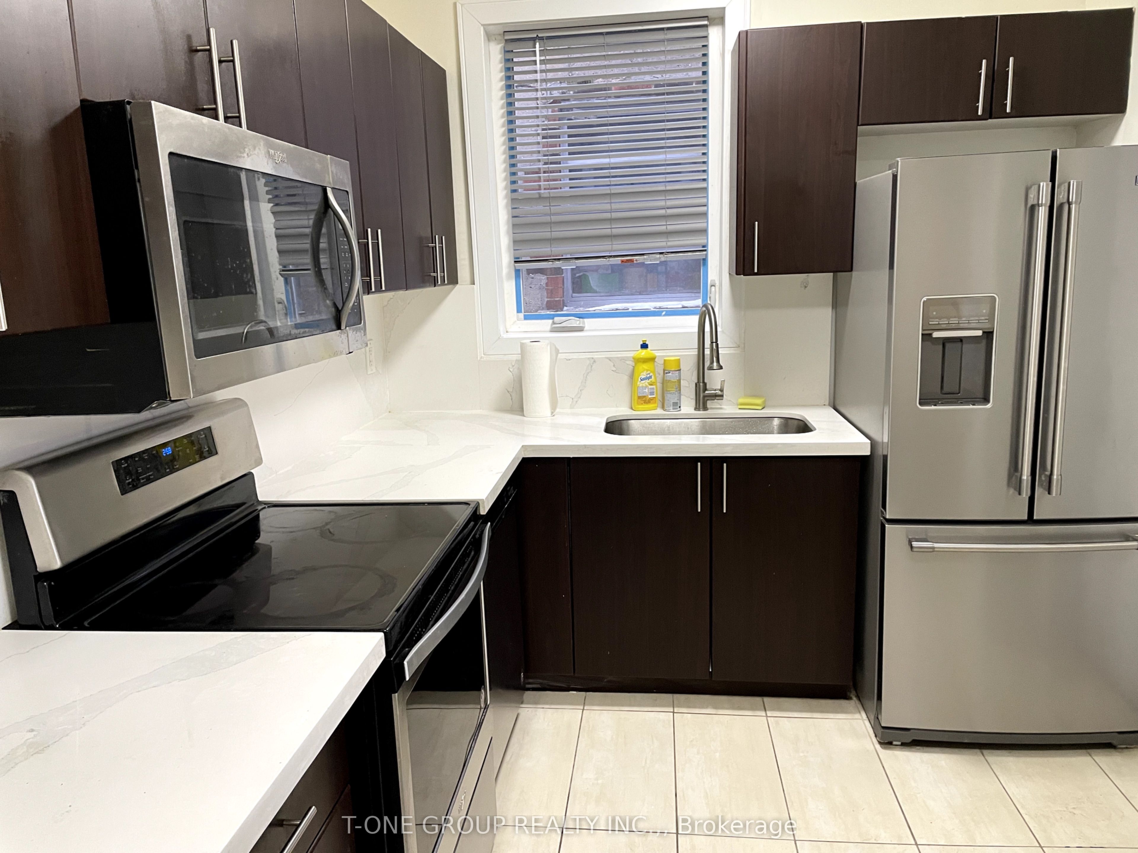 2635 Eglinton Avenue W Property Photo 9