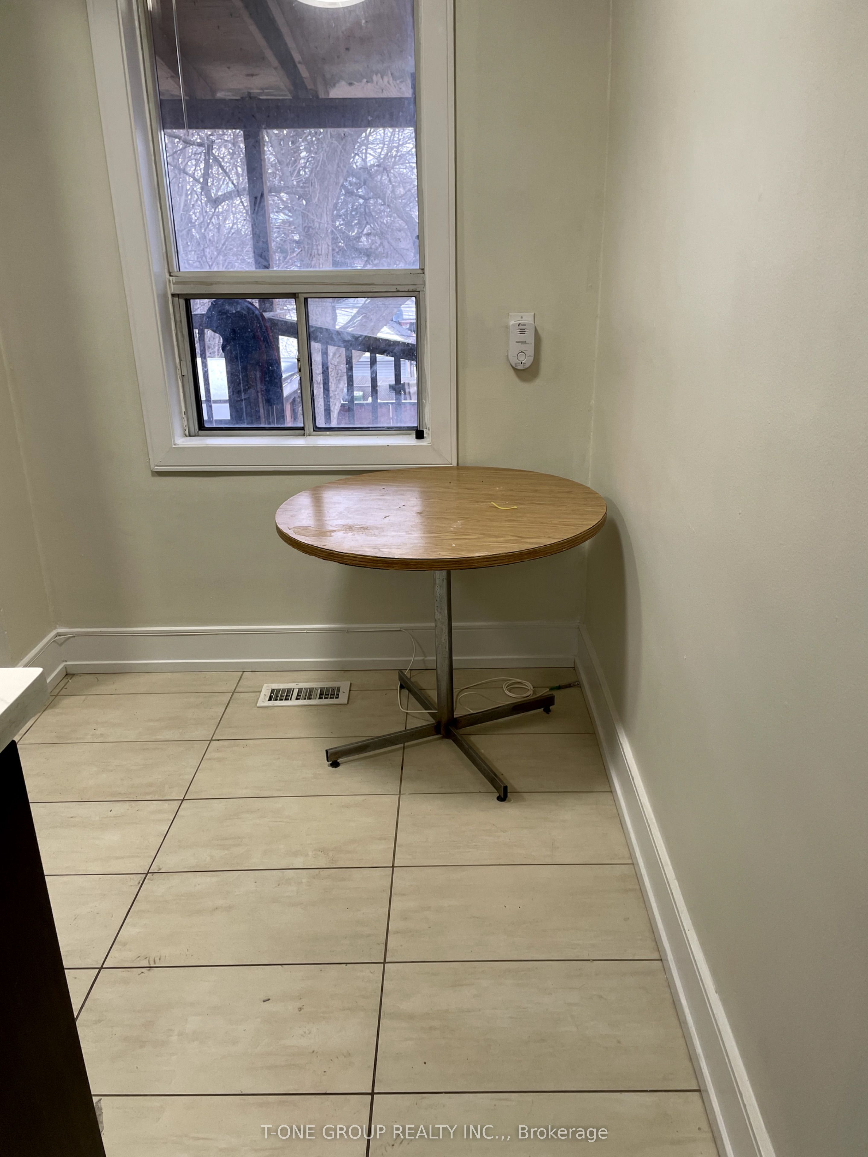2635 Eglinton Avenue W Property Photo 10