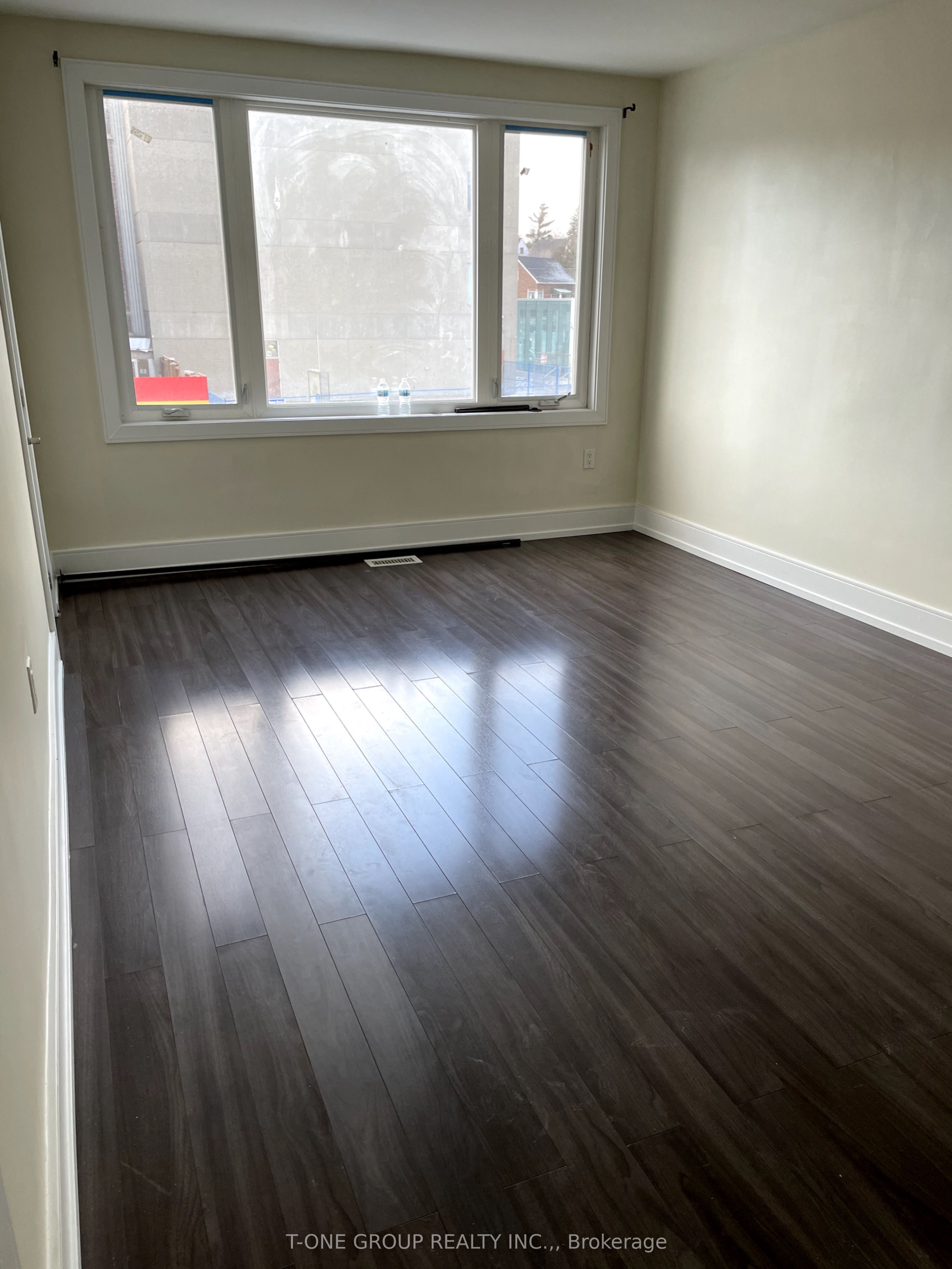 2635 Eglinton Avenue W Property Photo 11