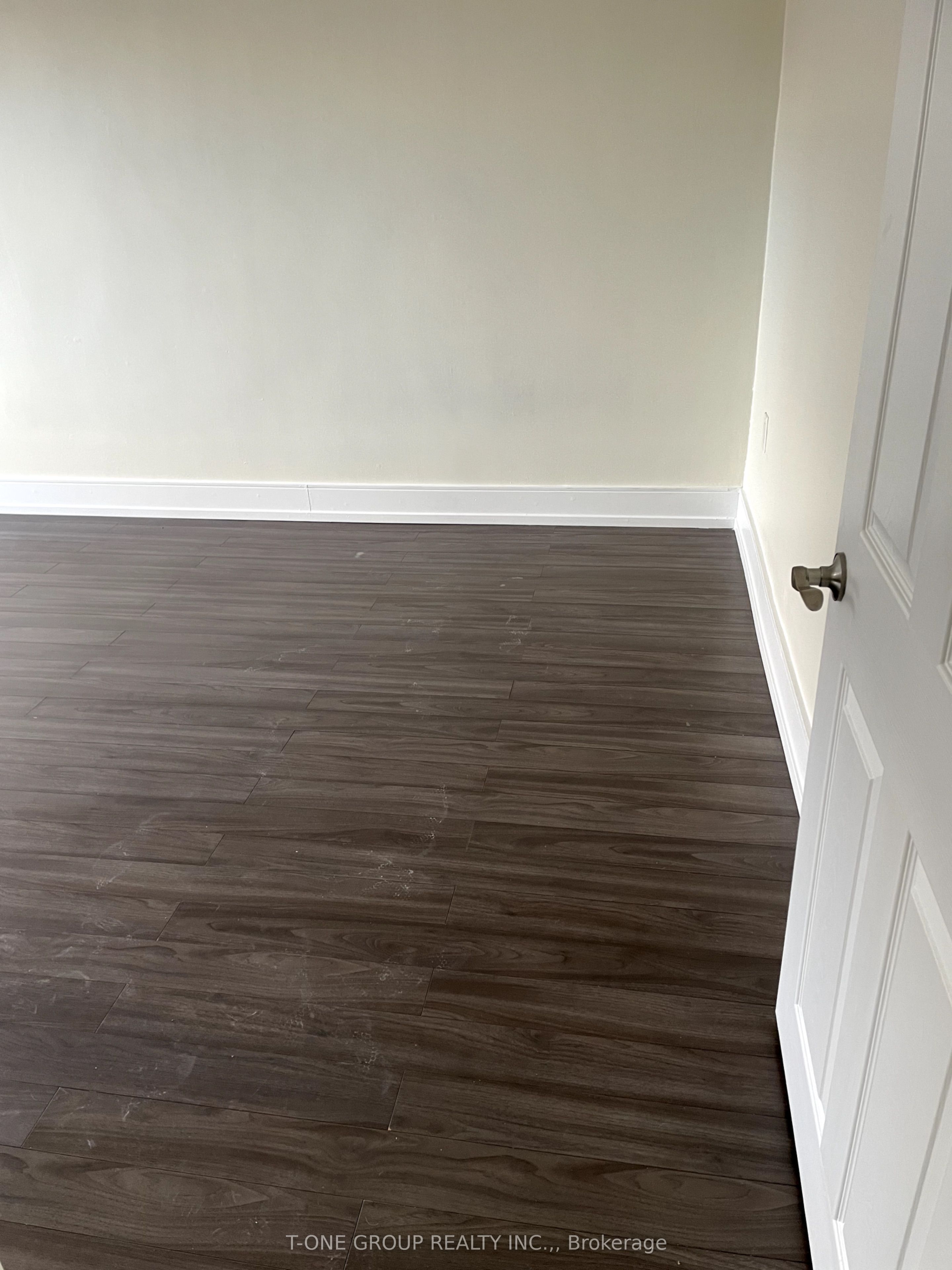 2635 Eglinton Avenue W Property Photo 12