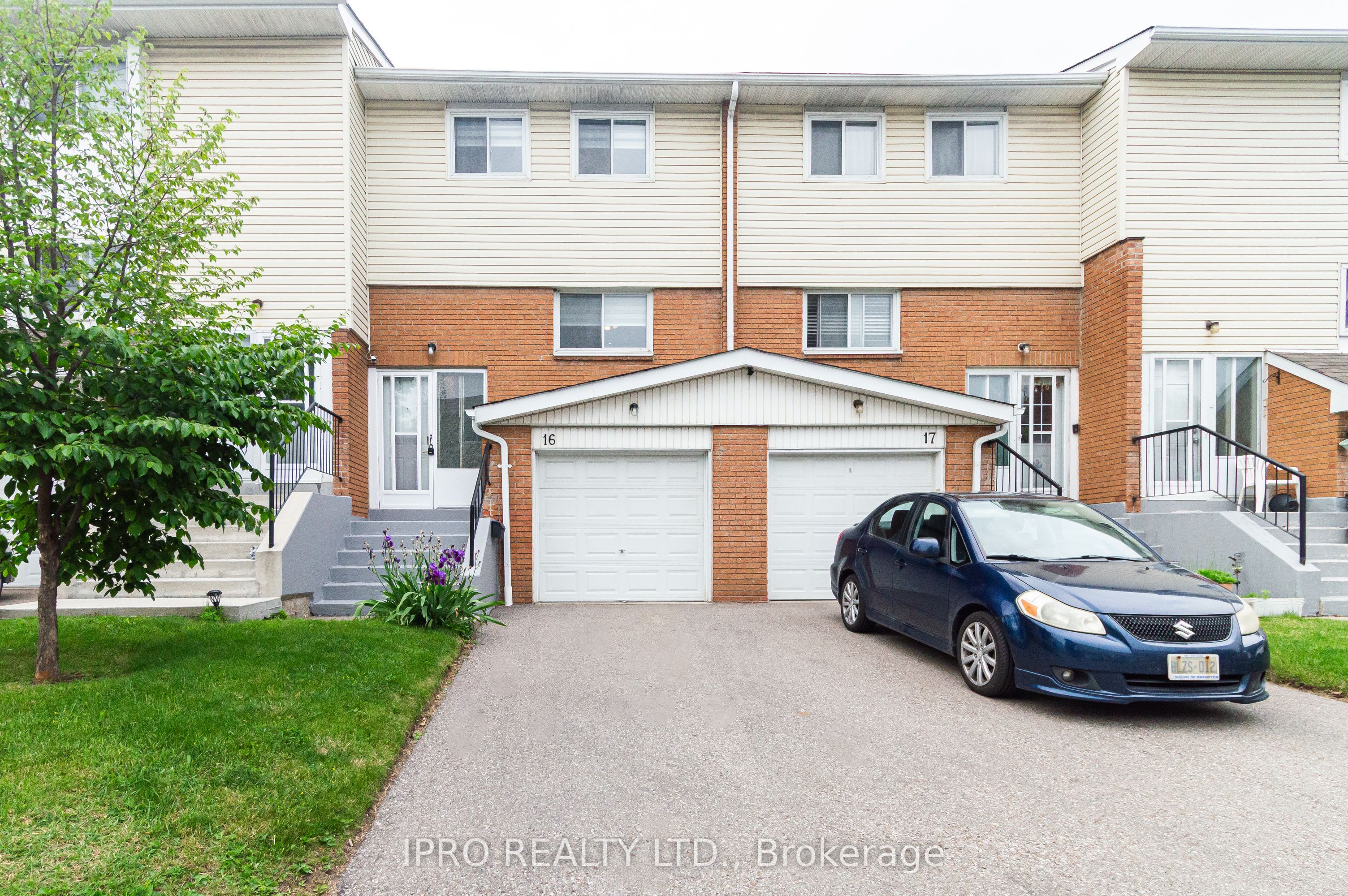 16 Franklin Court Property Photo 1