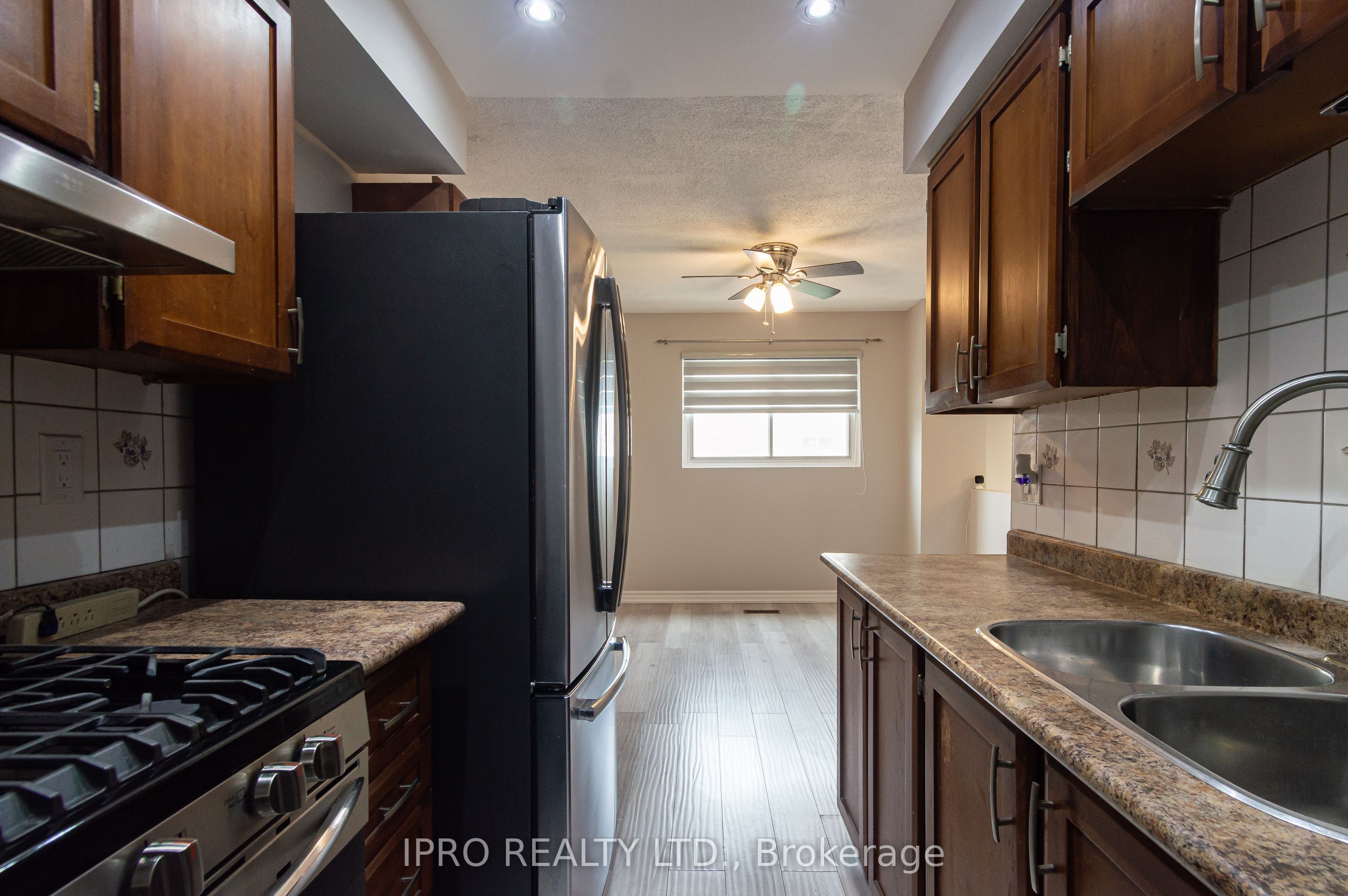 16 Franklin Court Property Photo 5