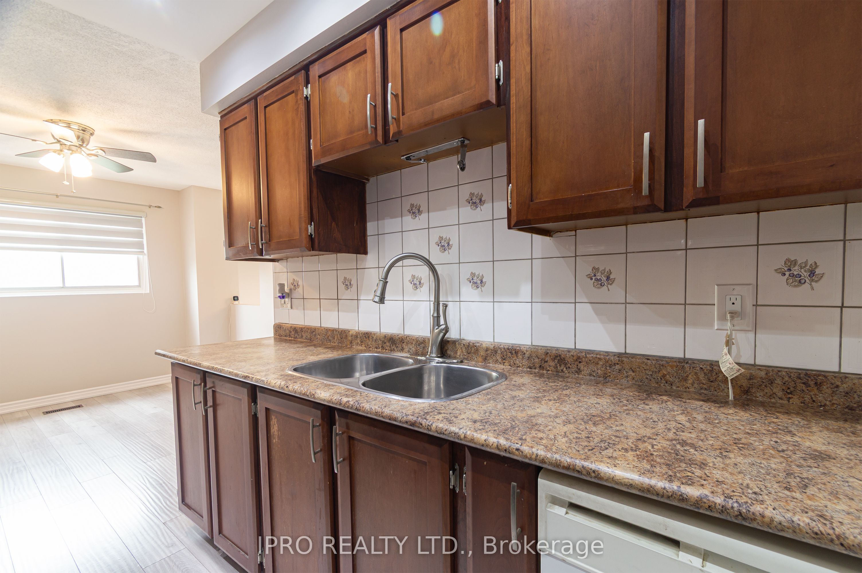 16 Franklin Court Property Photo 6