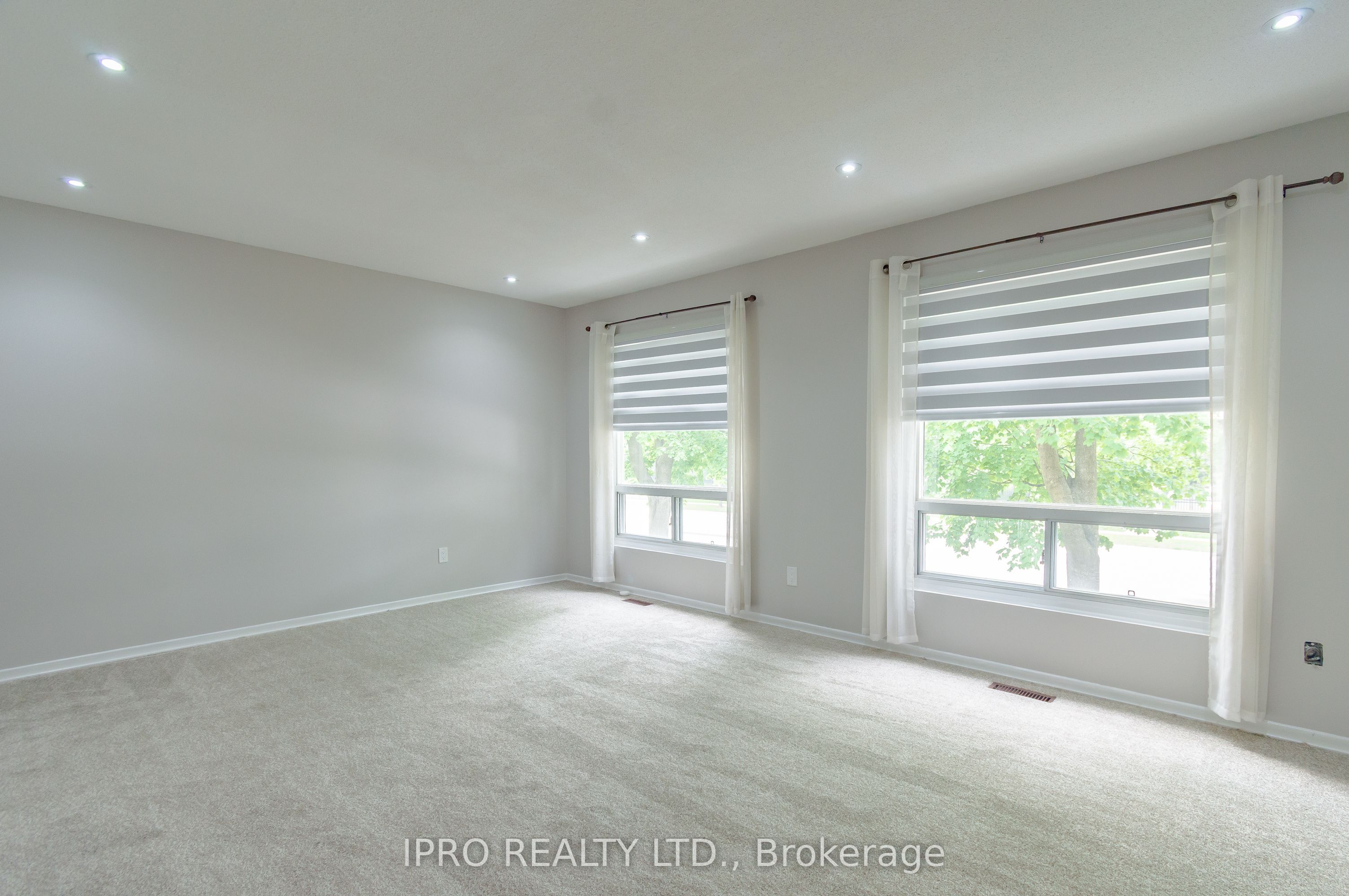 16 Franklin Court Property Photo 9
