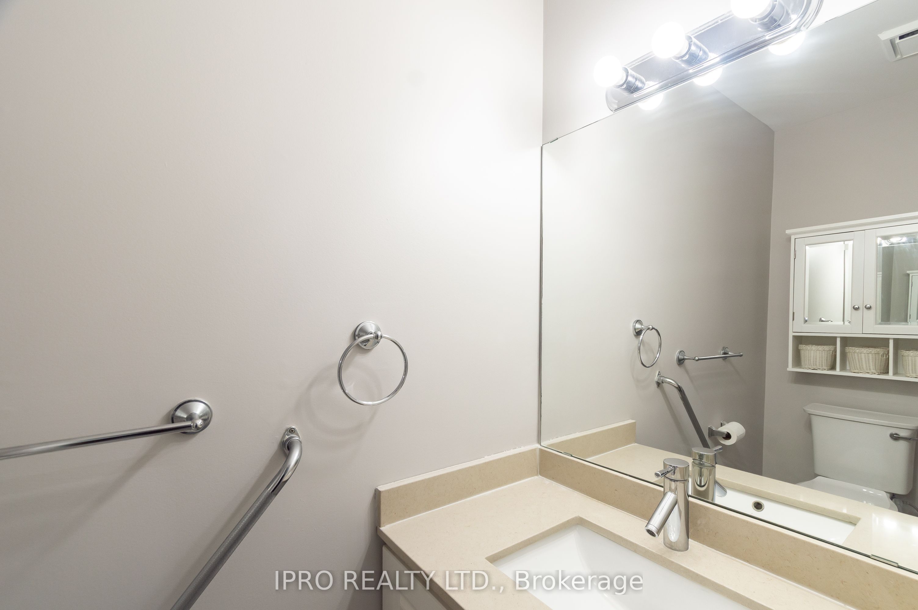 16 Franklin Court Property Photo 11