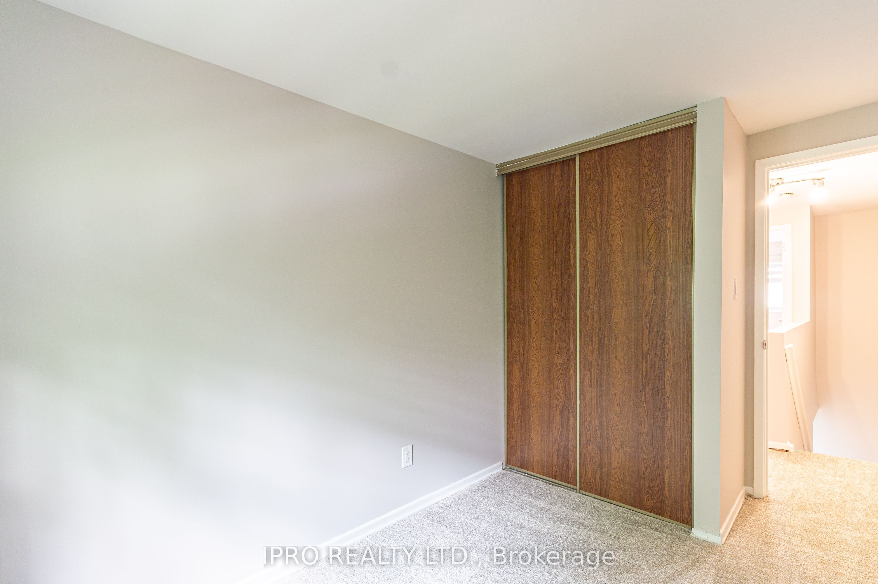 16 Franklin Court Property Photo 14