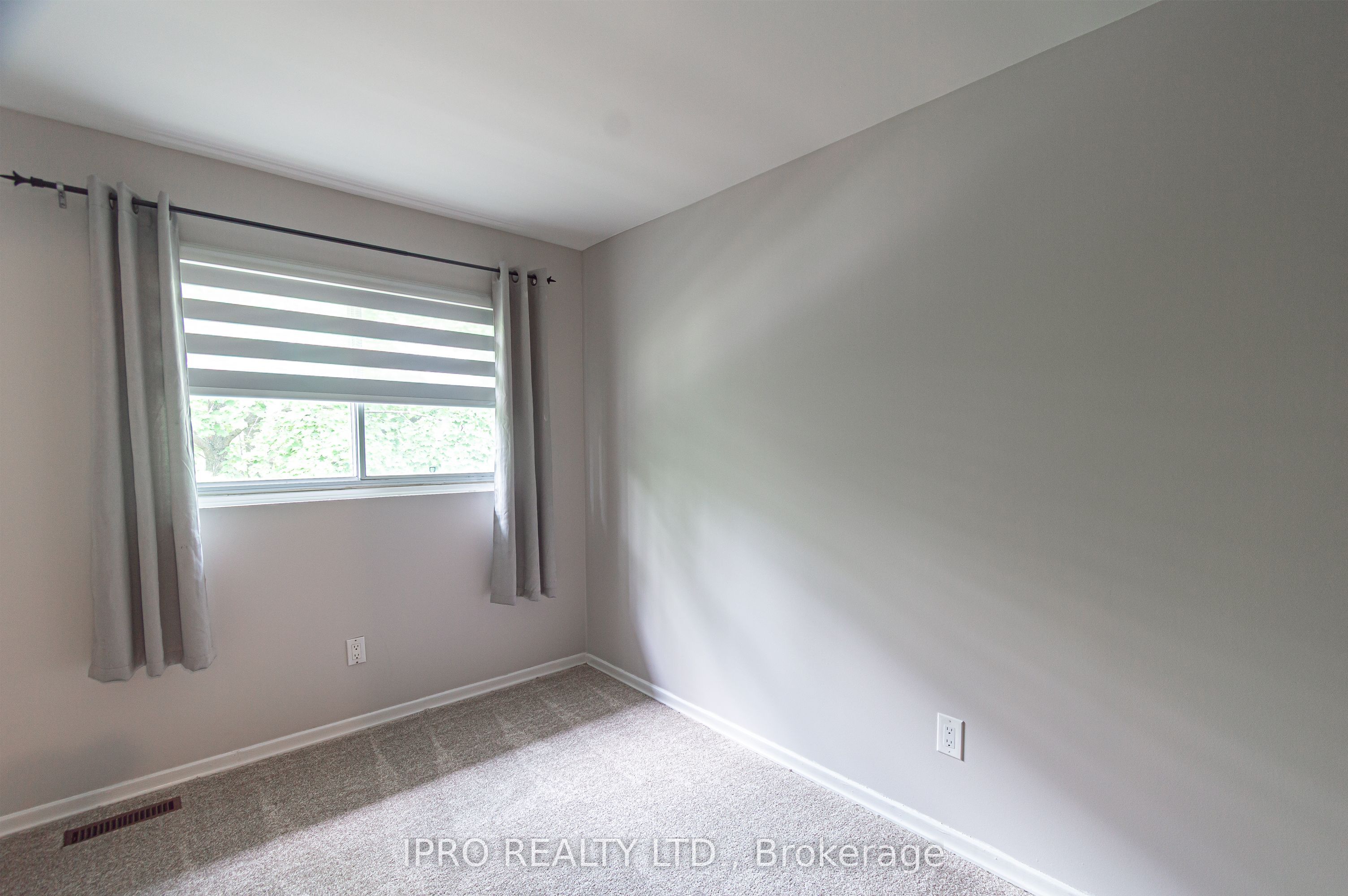 16 Franklin Court Property Photo 15