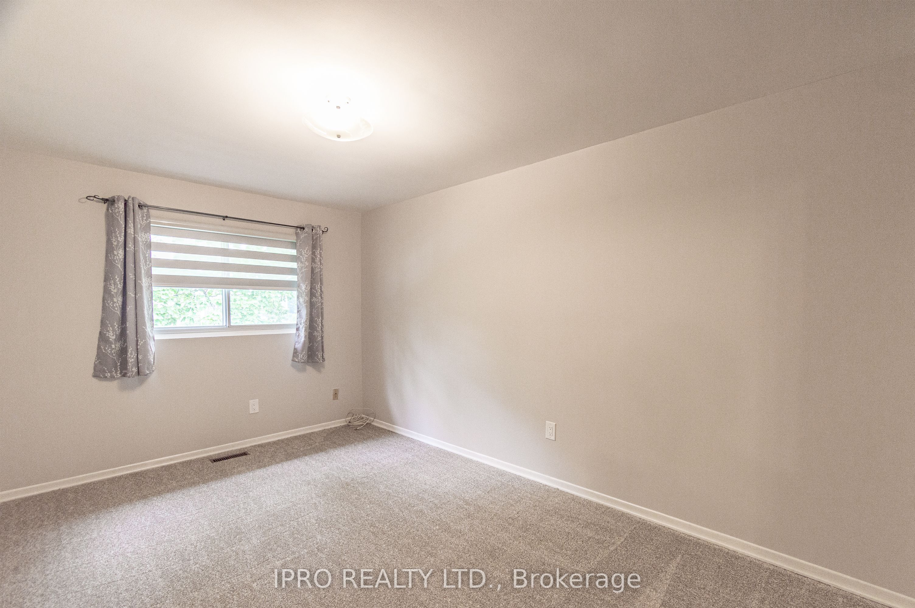 16 Franklin Court Property Photo 17