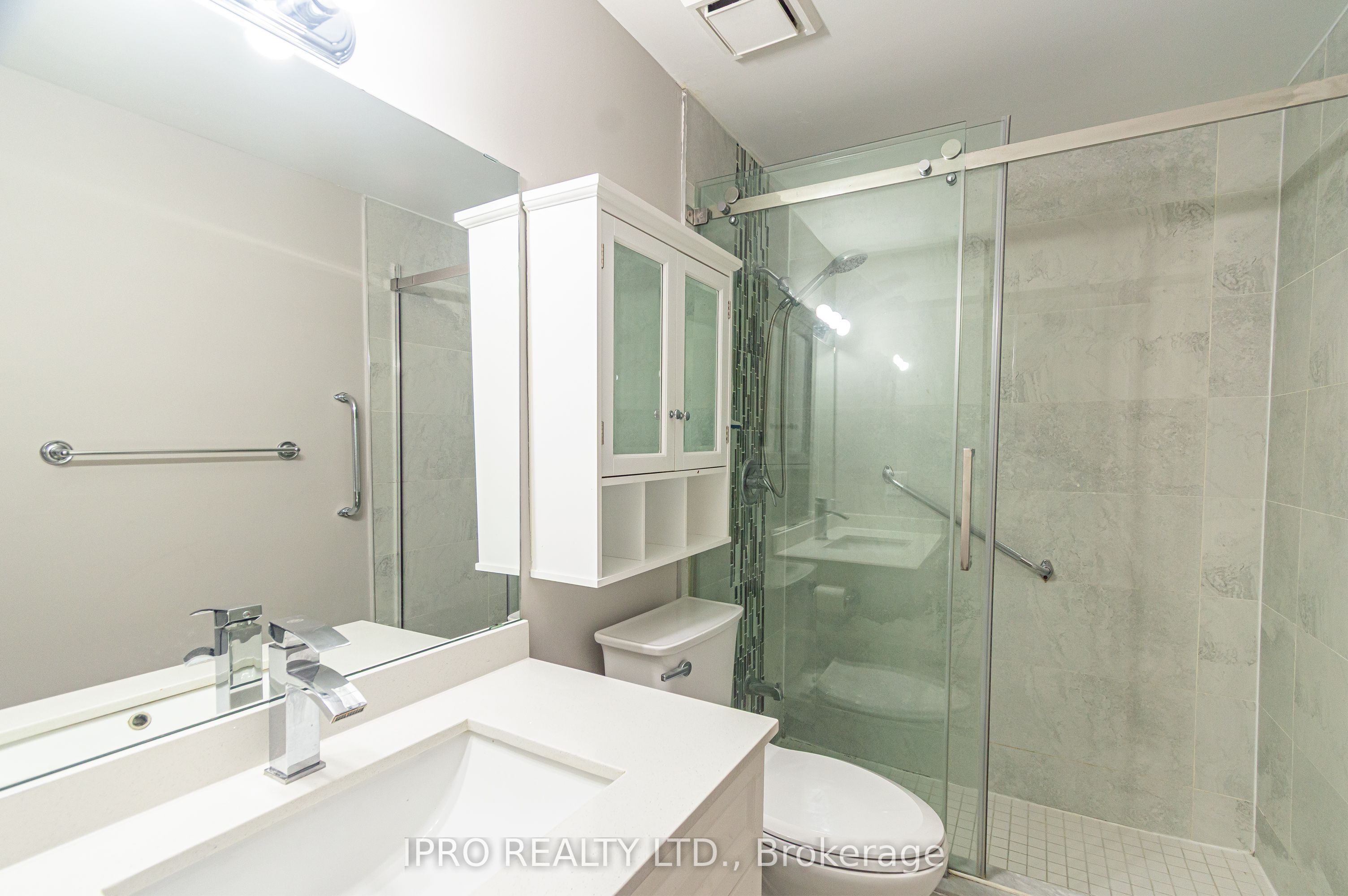 16 Franklin Court Property Photo 18