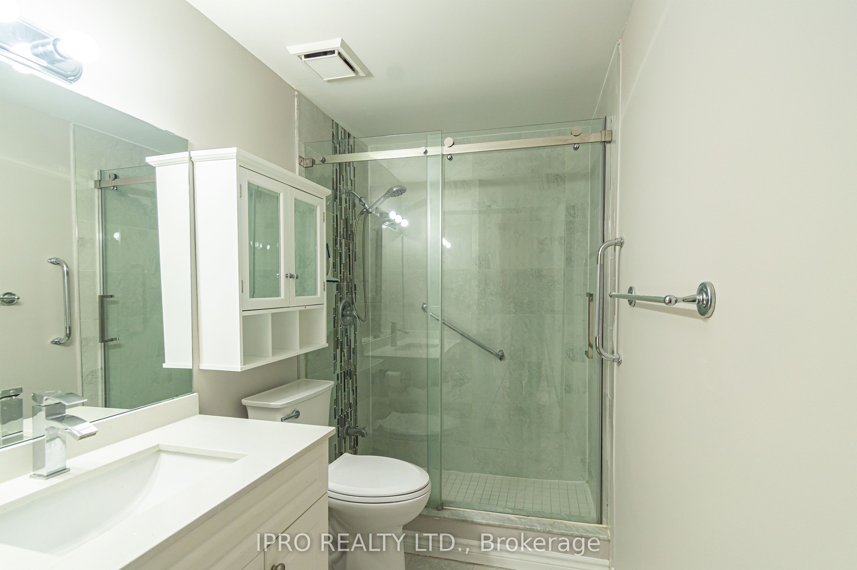 16 Franklin Court Property Photo 19