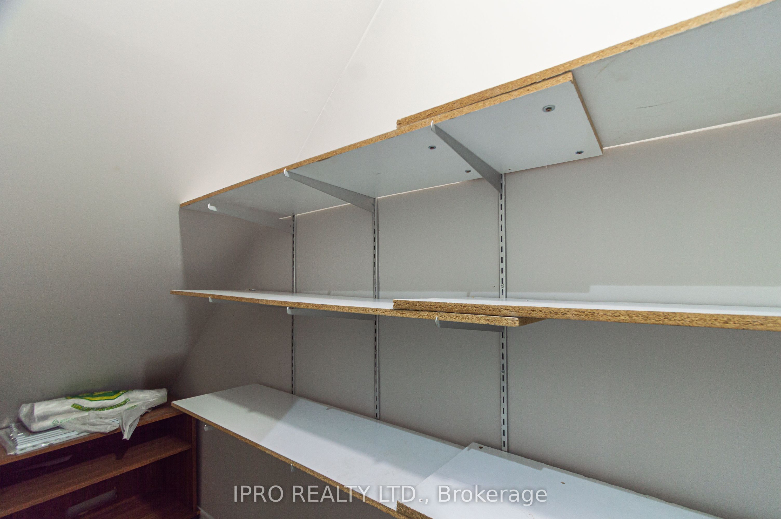 16 Franklin Court Property Photo 23