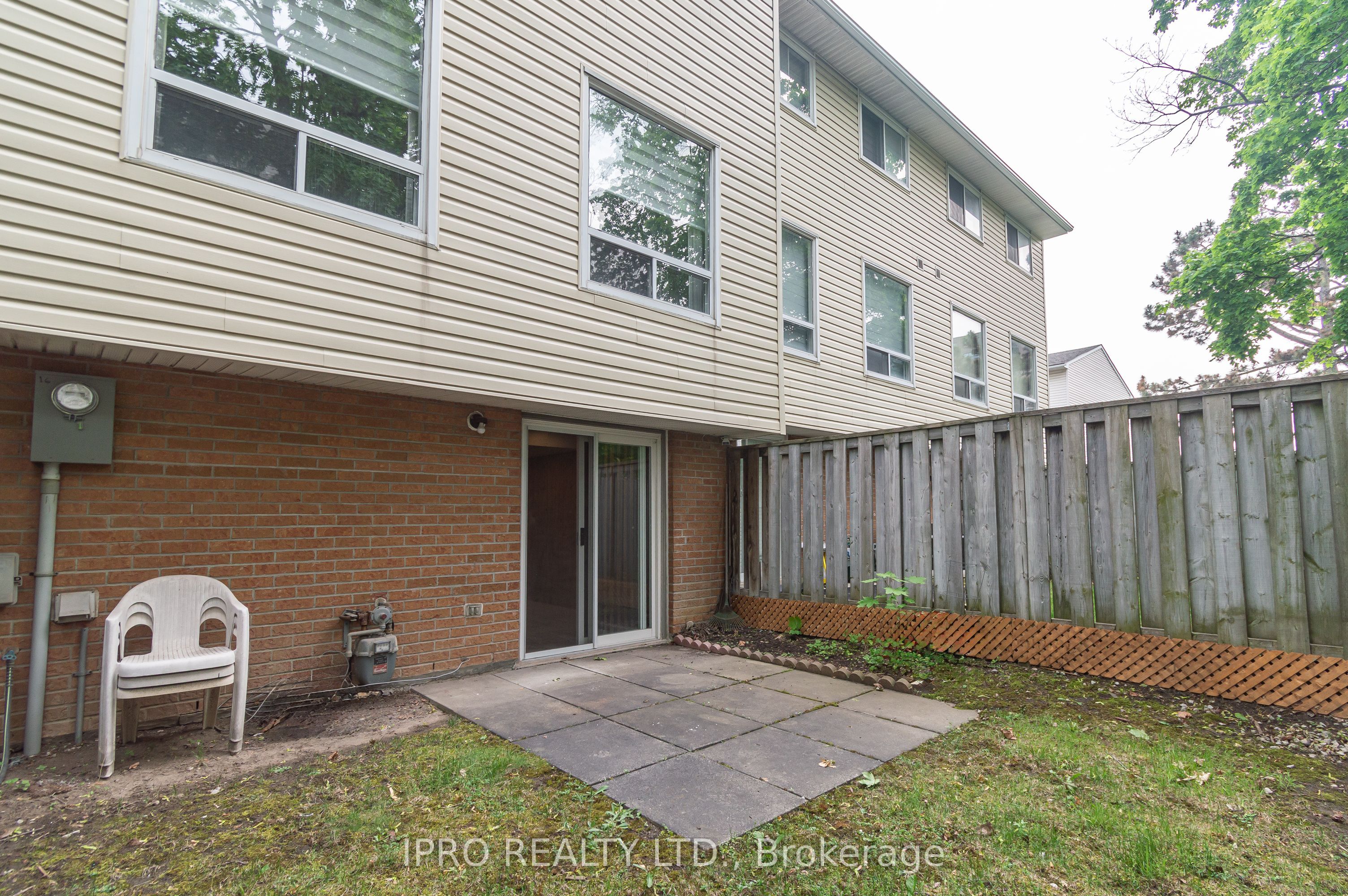 16 Franklin Court Property Photo 24