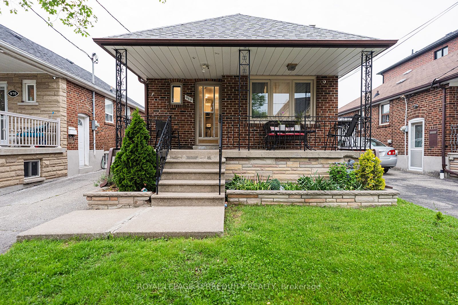 968 Castlefield Avenue Property Photo 1