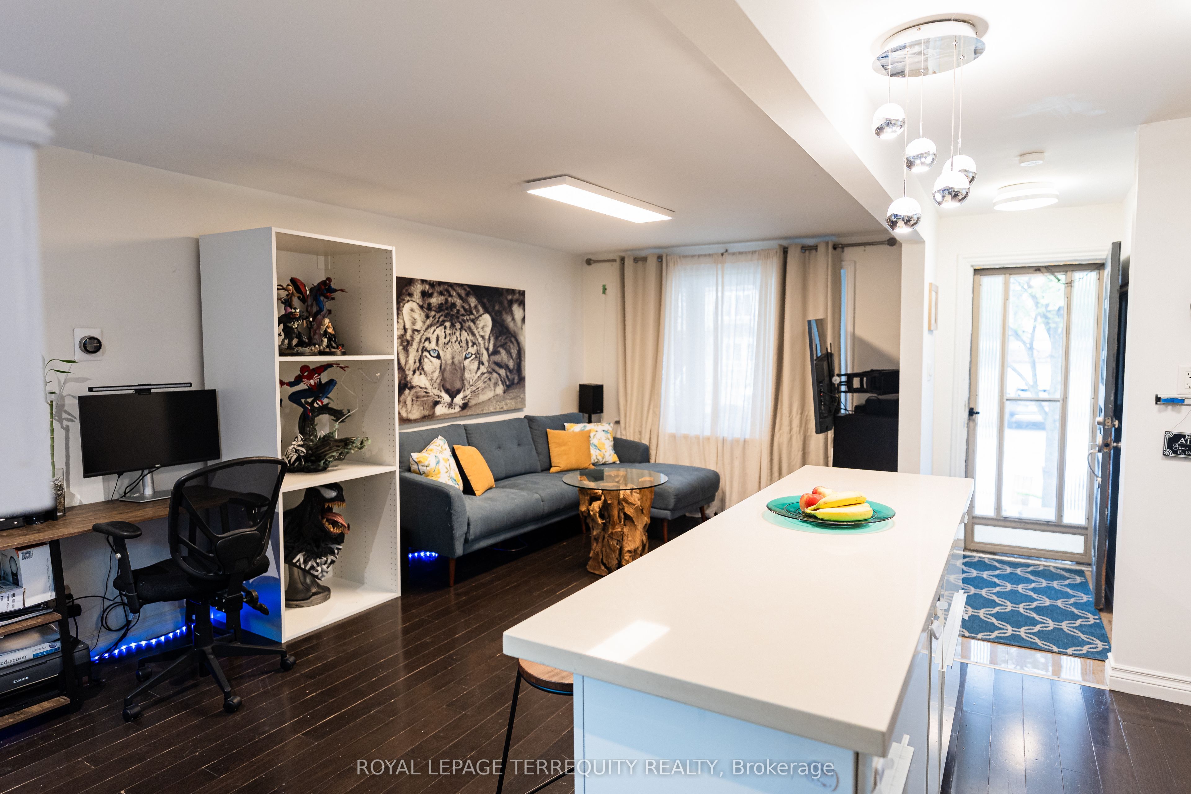 968 Castlefield Avenue Property Photo 6