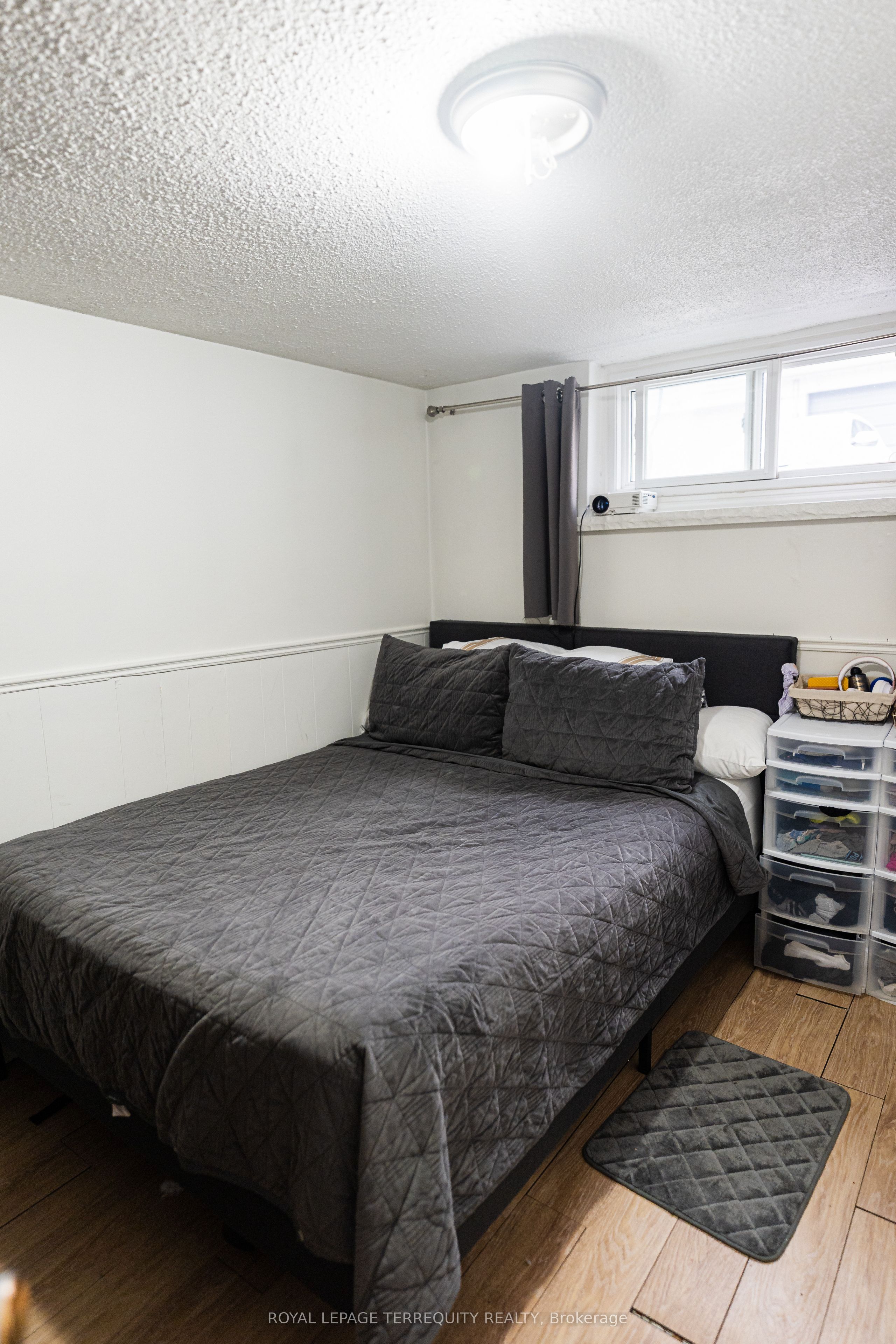 968 Castlefield Avenue Property Photo 8