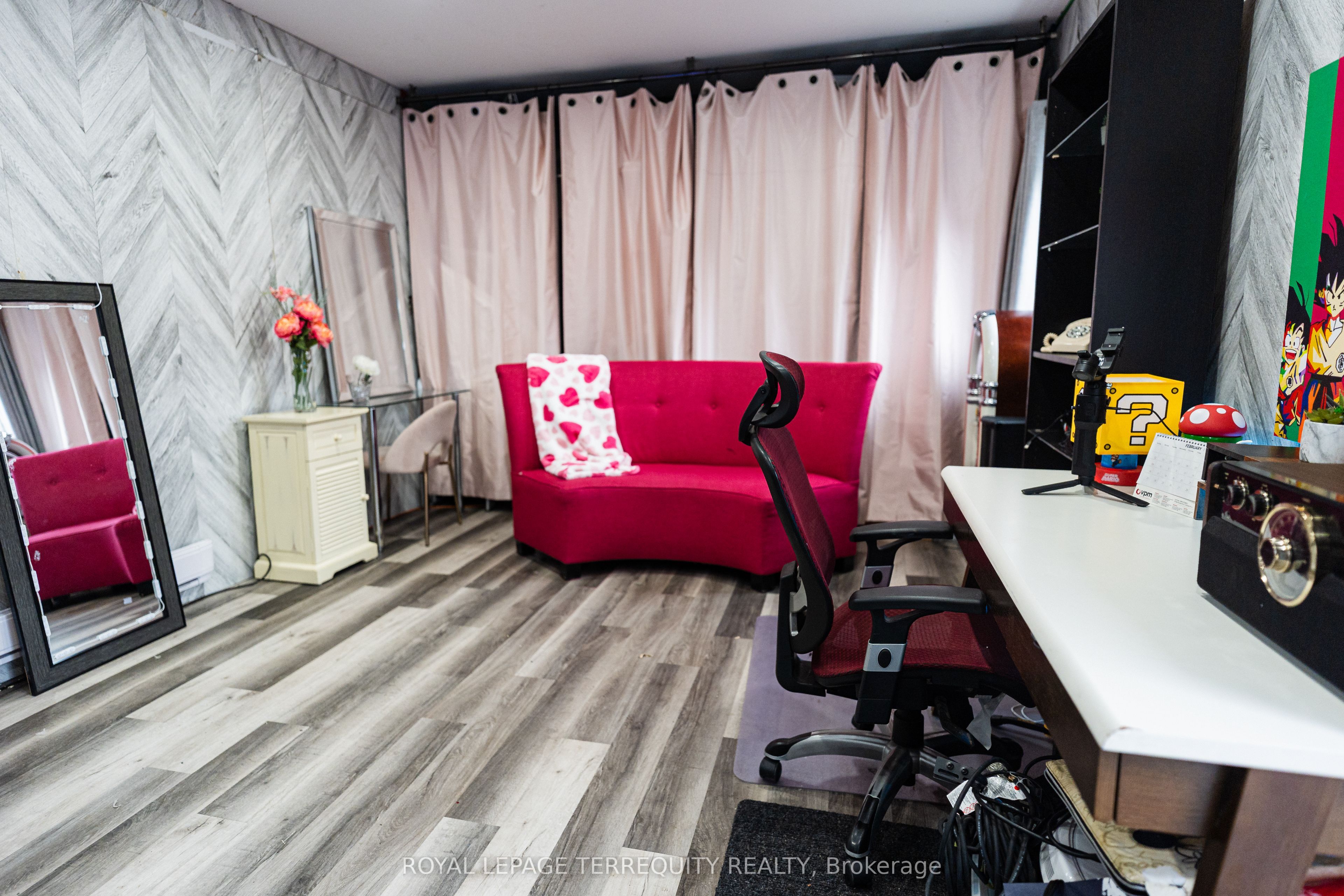 968 Castlefield Avenue Property Photo 11