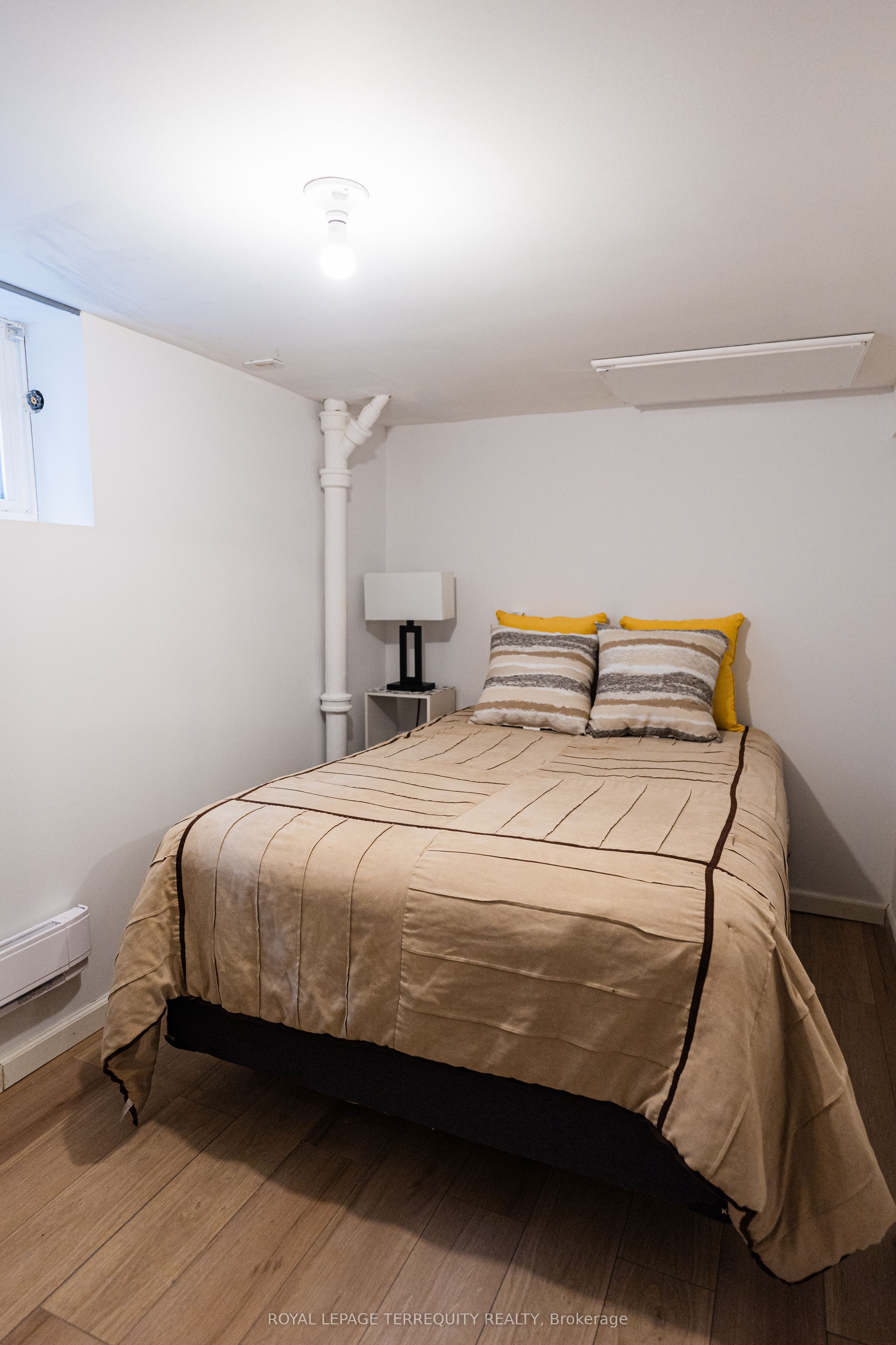968 Castlefield Avenue Property Photo 17