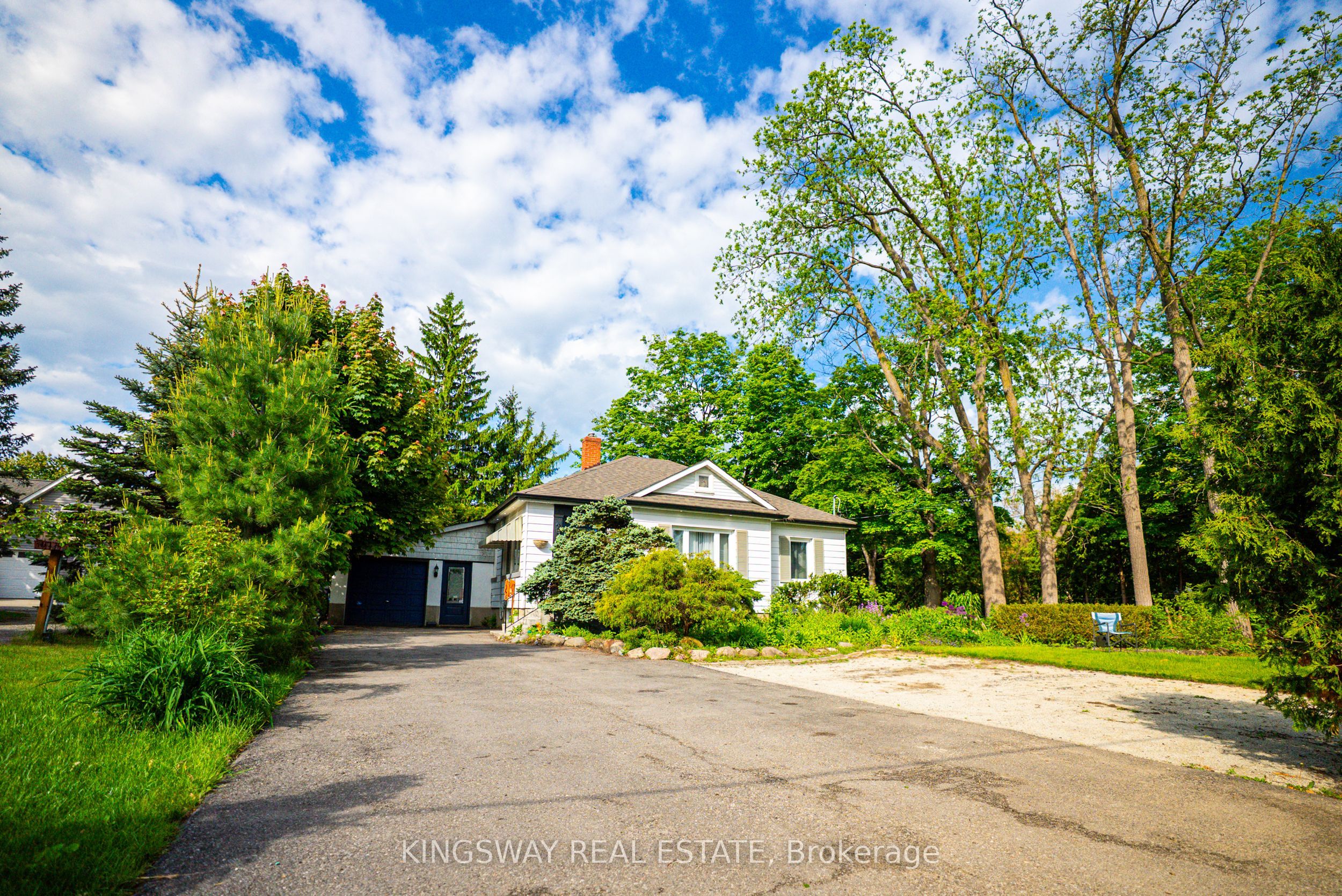 7596 Creditview Road Property Photo 1