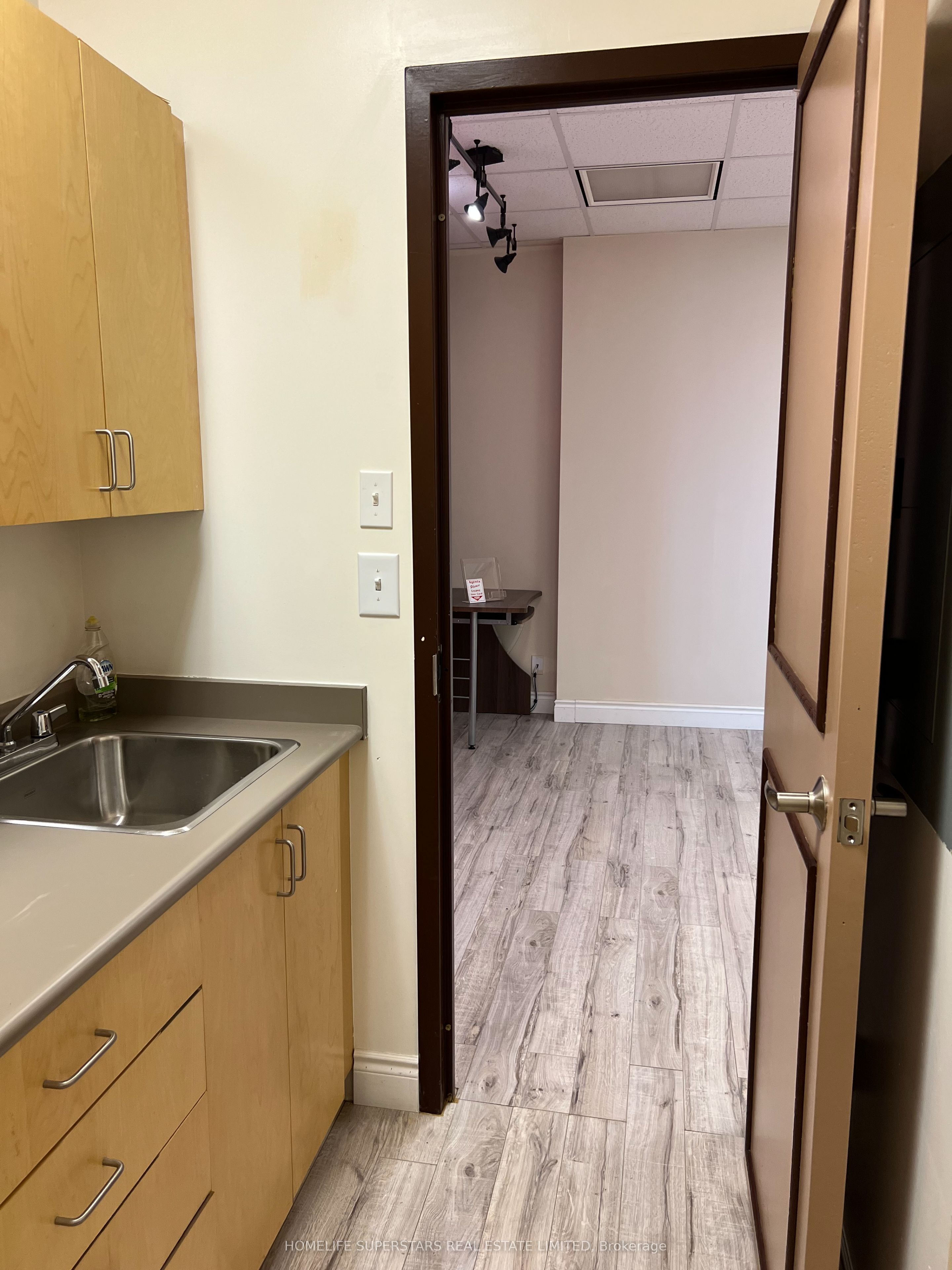 #607 - 2250 Bovaird Drive Property Photo 14