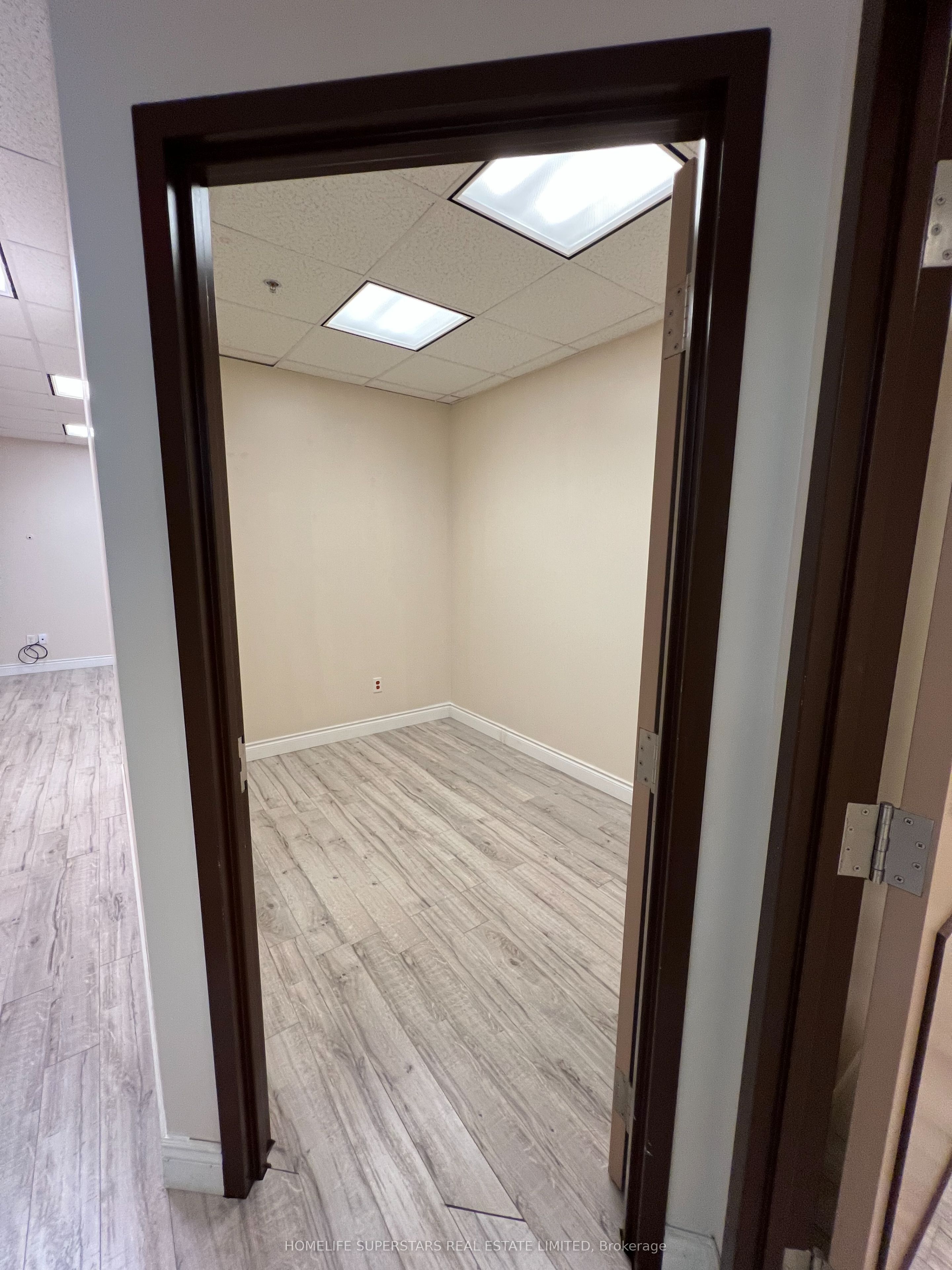 #607 - 2250 Bovaird Drive Property Photo 16