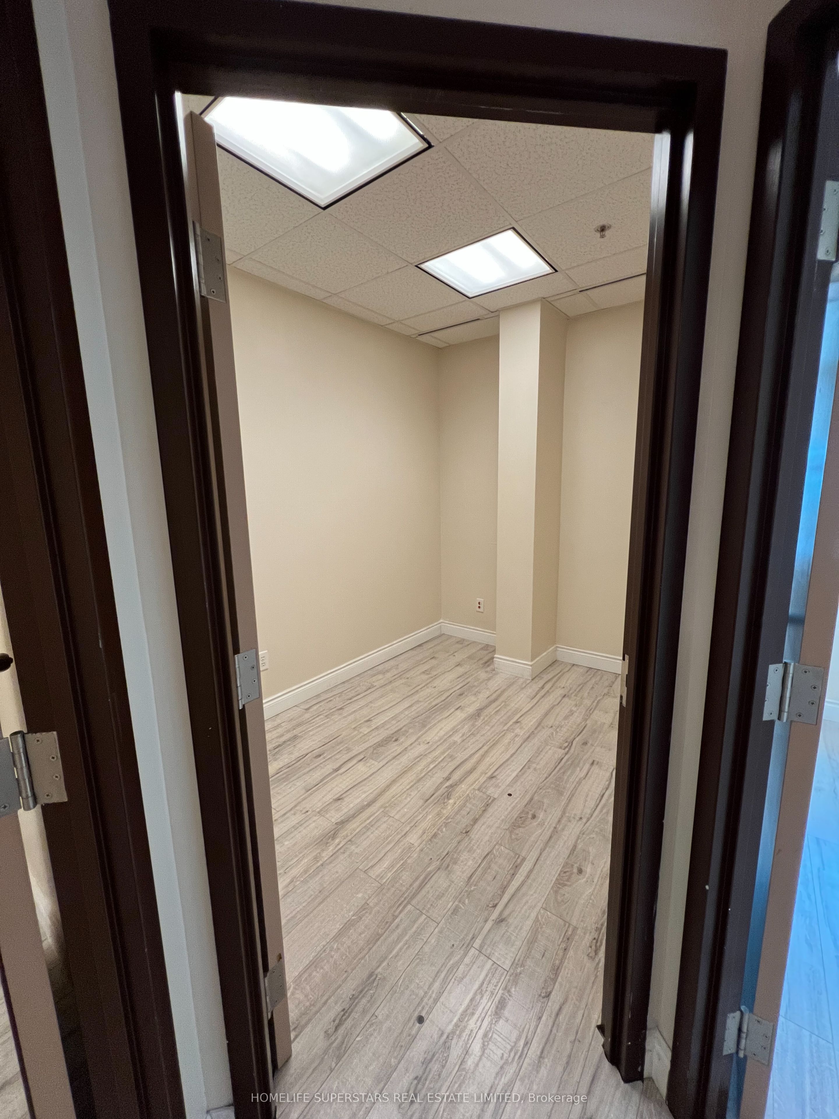 #607 - 2250 Bovaird Drive Property Photo 17