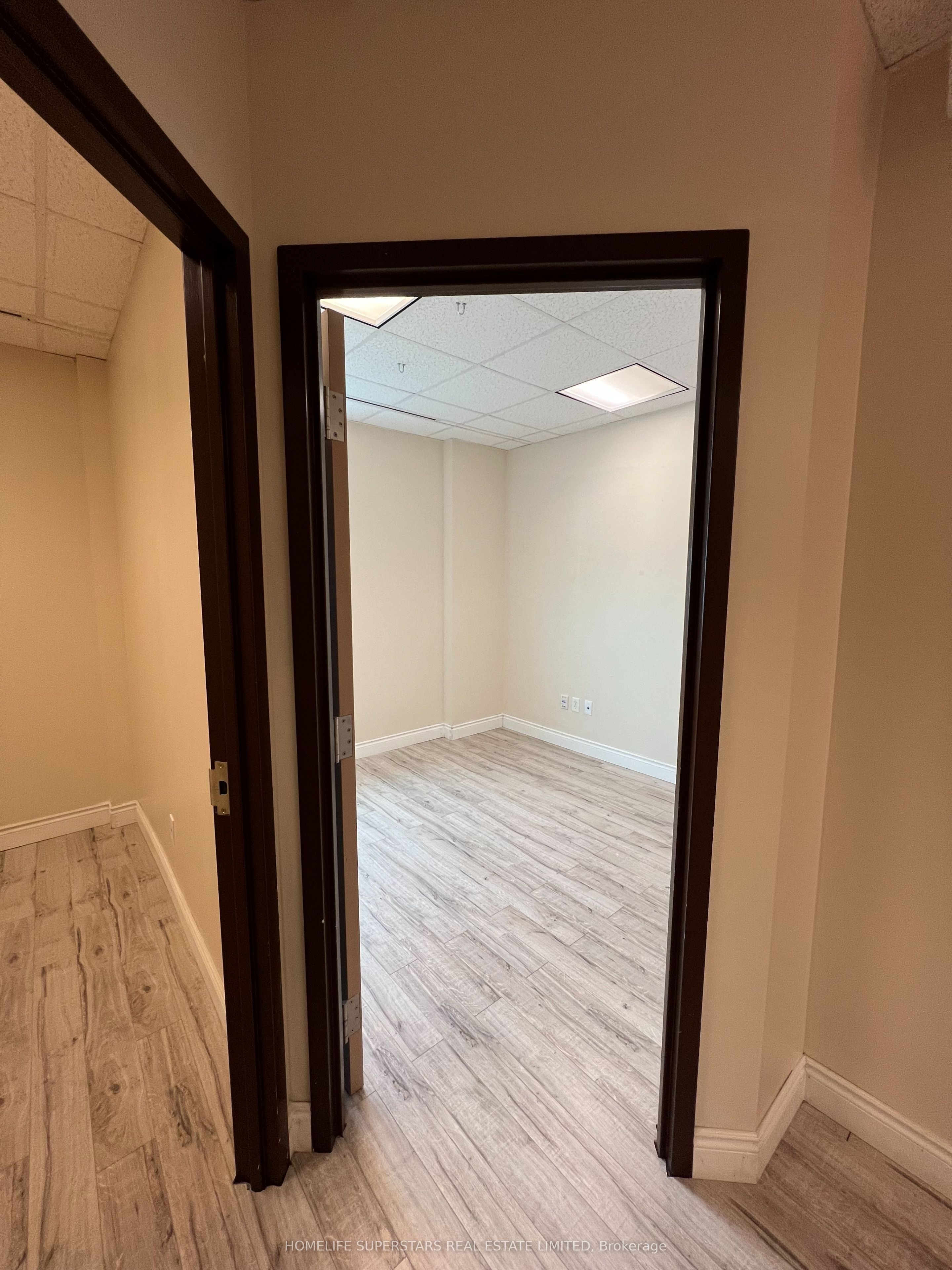 #607 - 2250 Bovaird Drive Property Photo 18