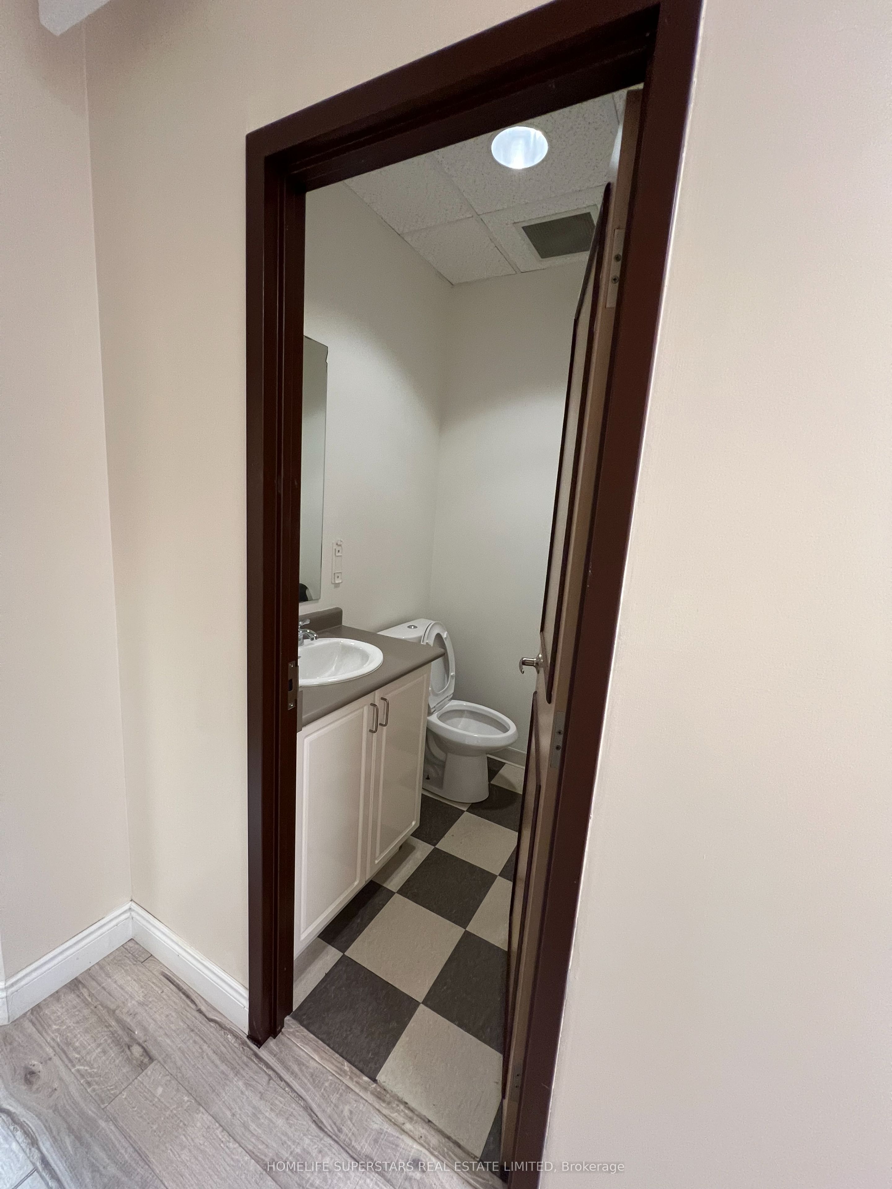 #607 - 2250 Bovaird Drive Property Photo 20