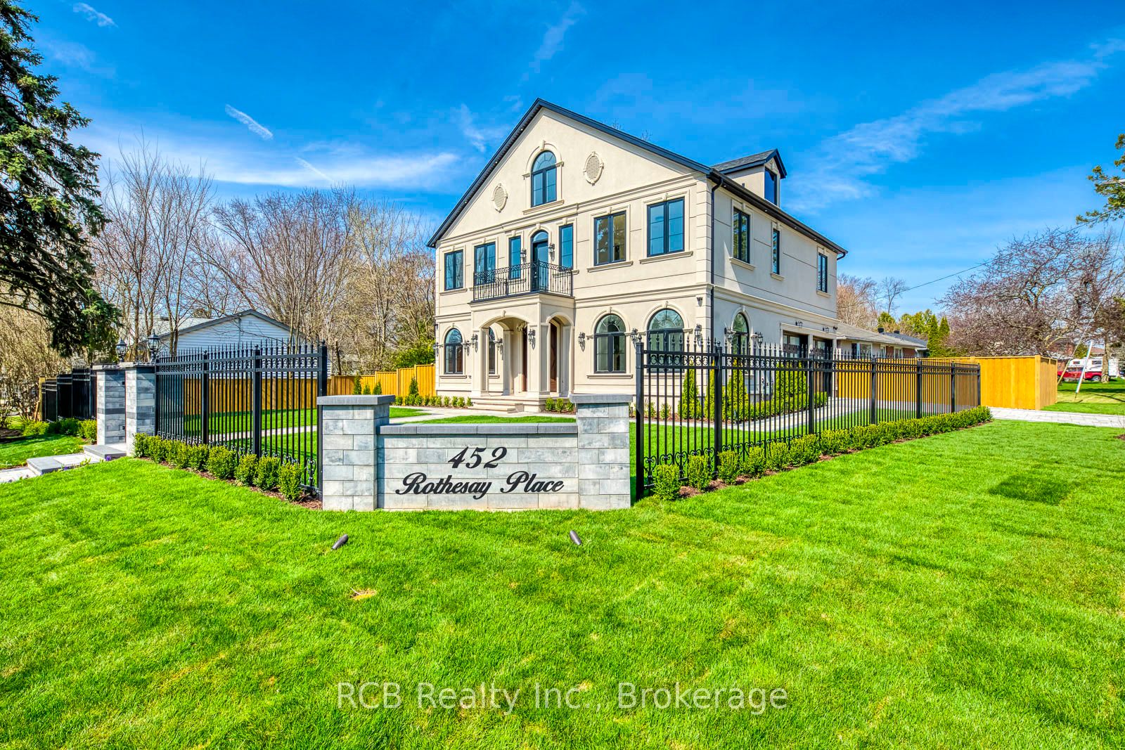 452 Rothesay Pl Property Photo 1