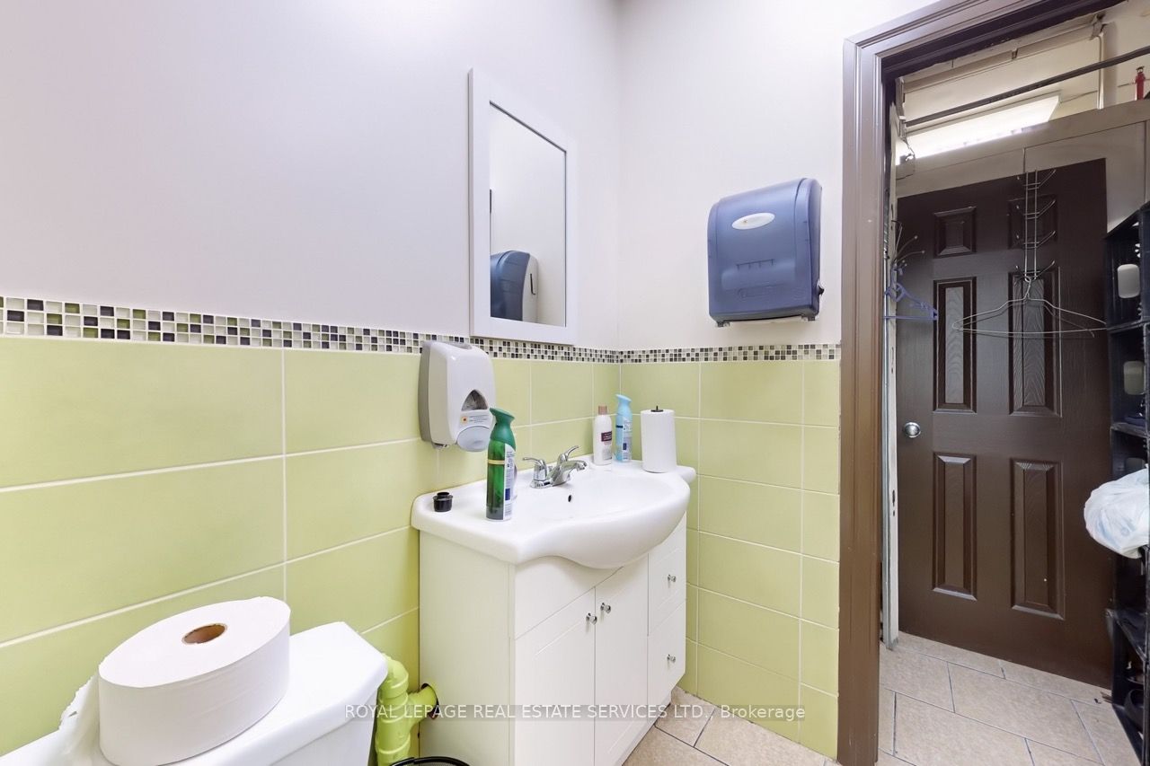 557 Dixon Road Property Photo 33