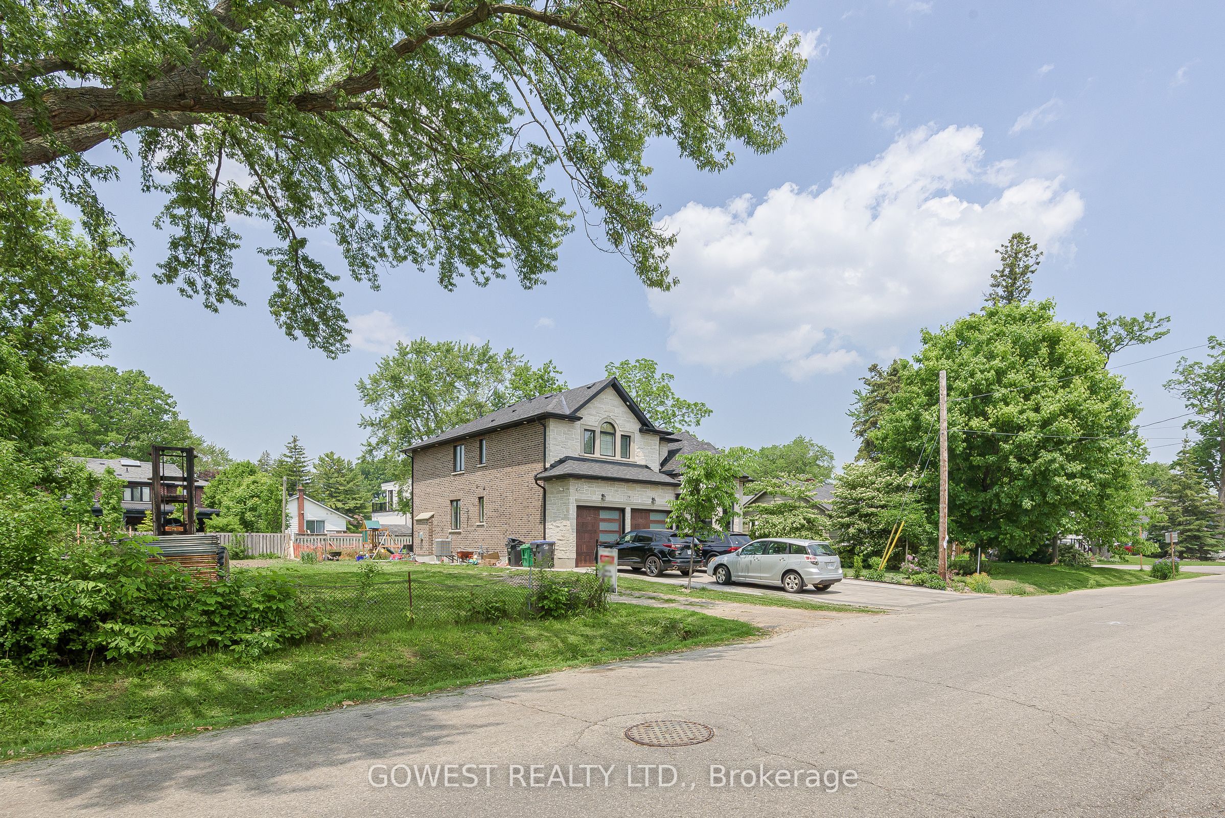 75 Troy St Property Photo 2