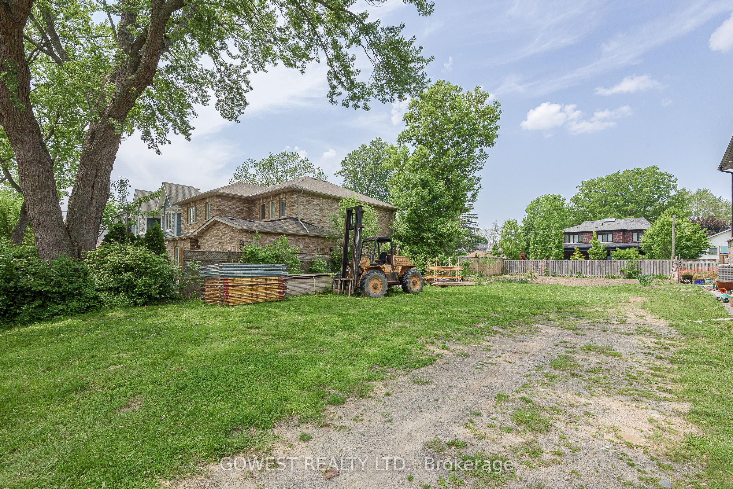 75 Troy St Property Photo 4